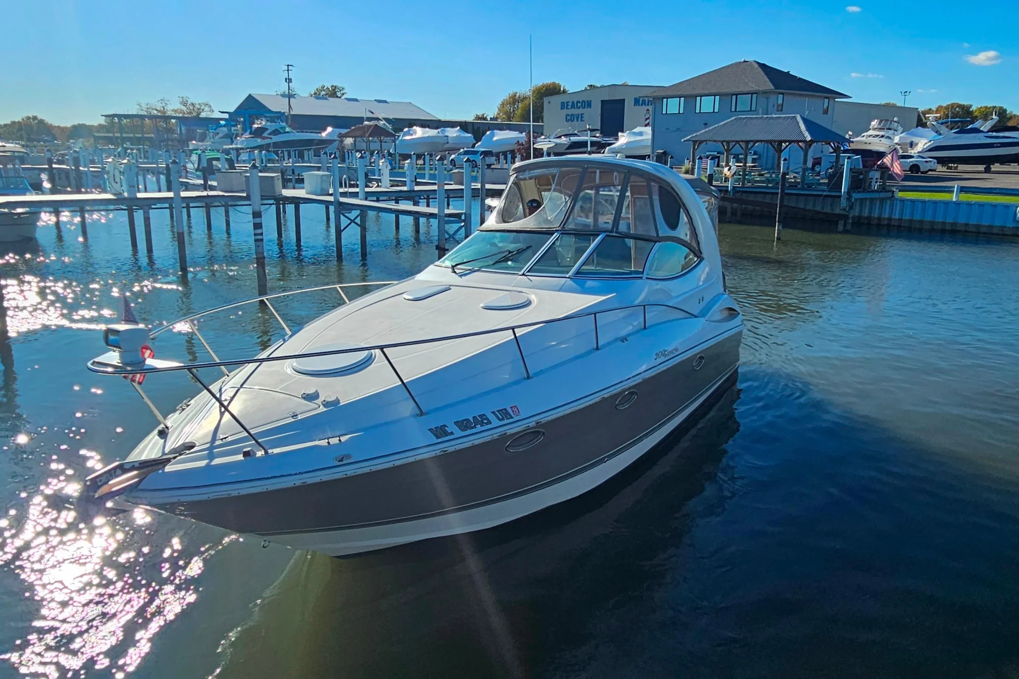 Cruisers Yachts 300 Express - Image 5