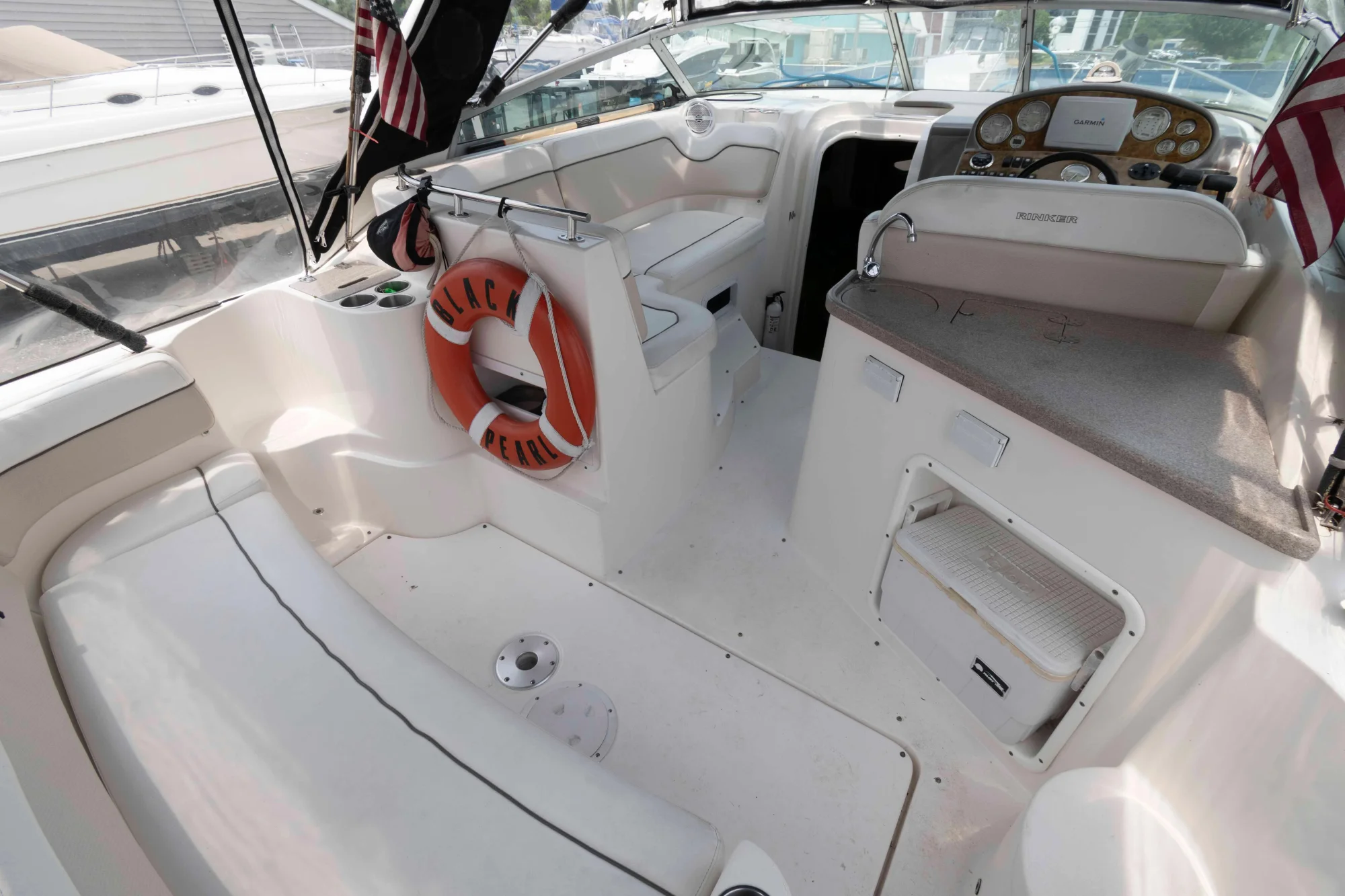 Rinker 300 Express Cruiser - Image 4