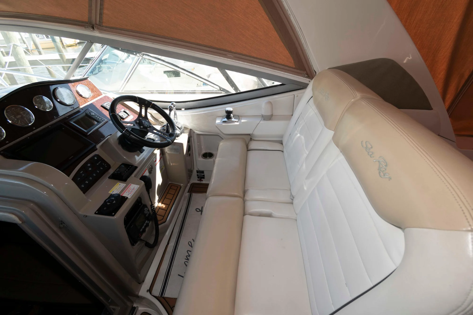 Sea Ray 310 Sundancer - Image 5
