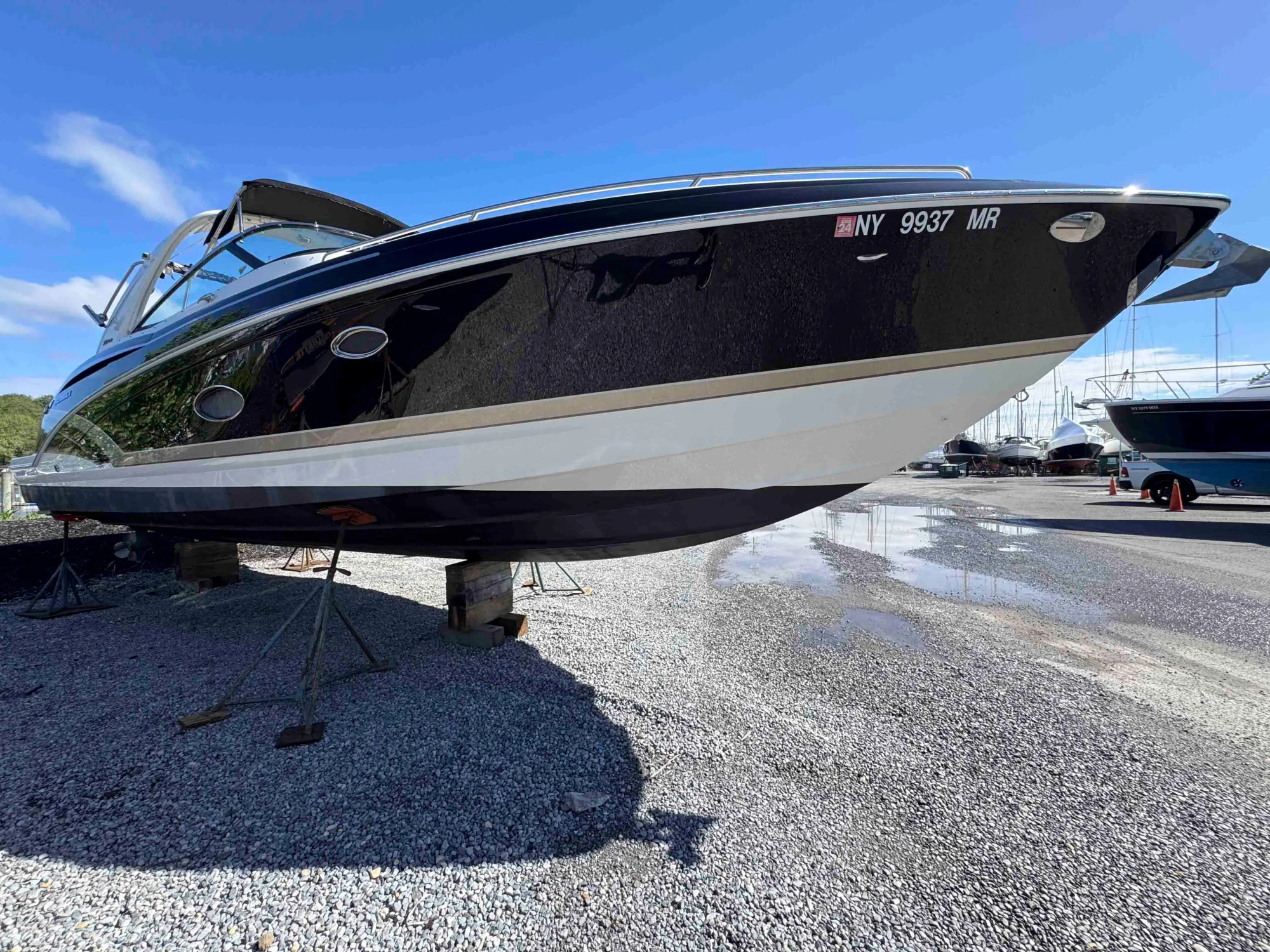 Formula 350 Crossover Bowrider - Image 2