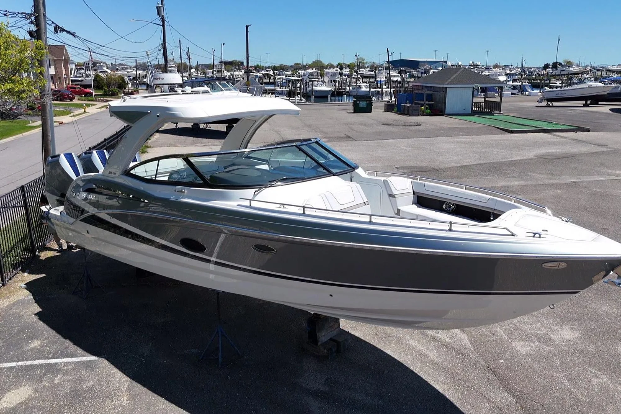 2023 Formula 350 Crossover Bowrider OB - Image 2