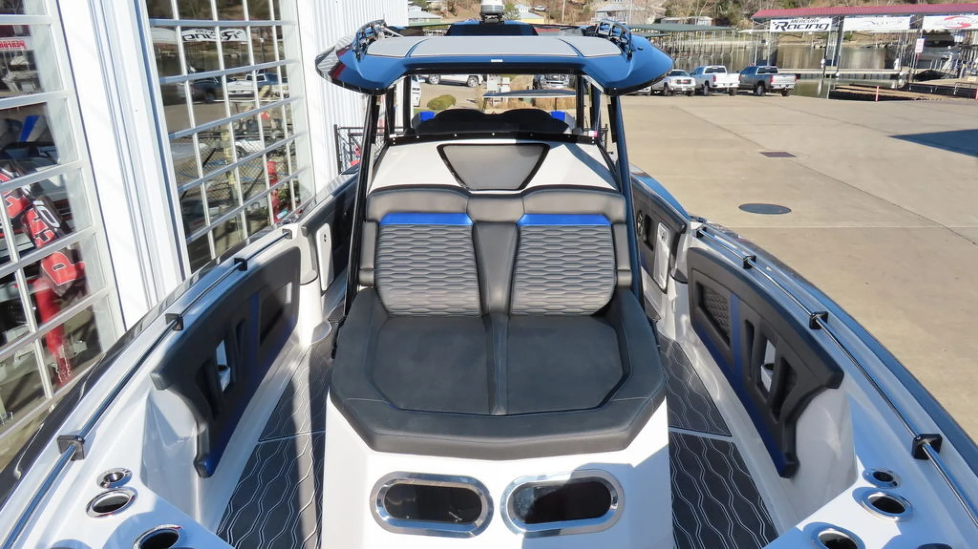 Sunsation Powerboats 40 CCX - Image 4