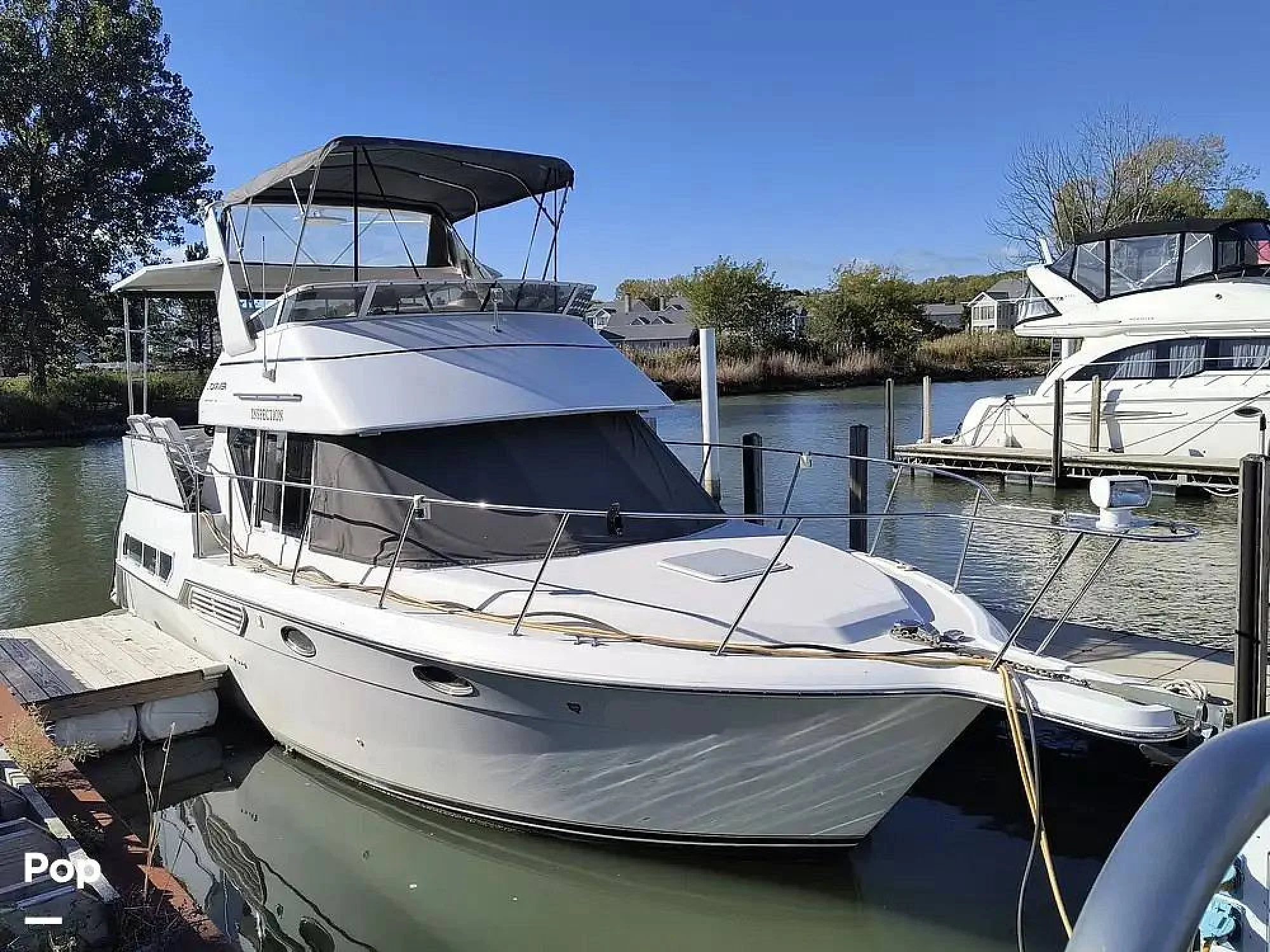 1998 Carver 325 Aft Cabin - Image 2