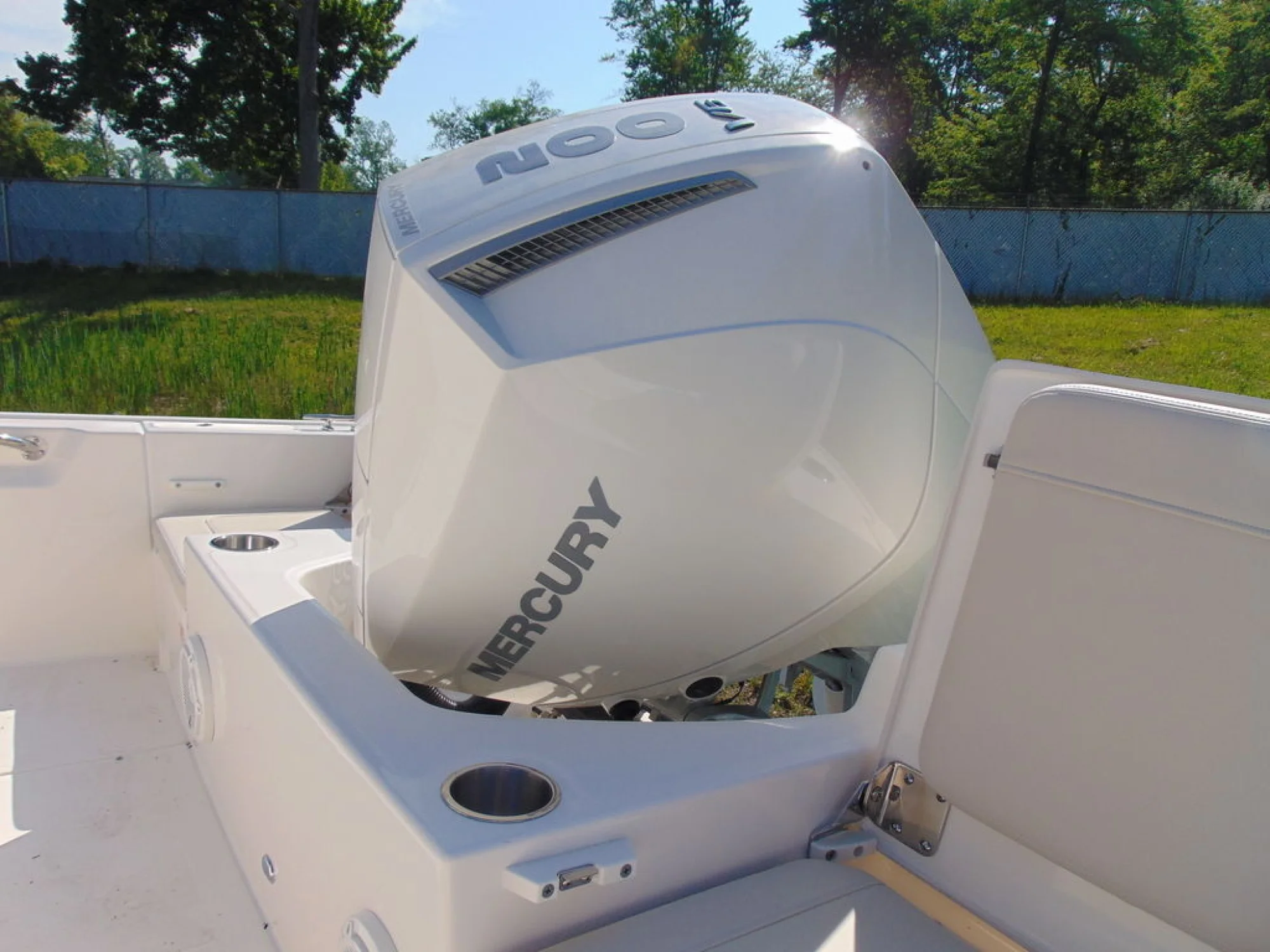 Boston Whaler 210 Montauk - Image 4