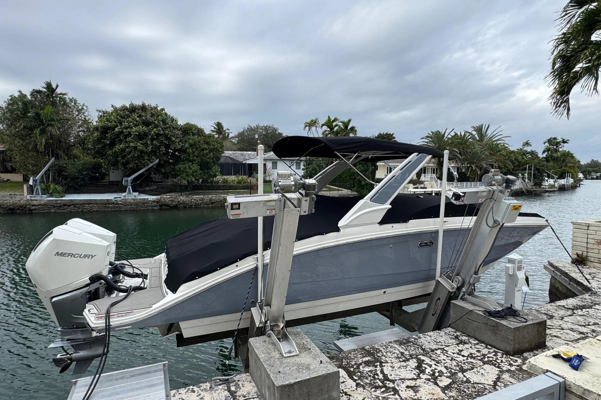 Sea Ray SDX 290 Outboard - Image 3