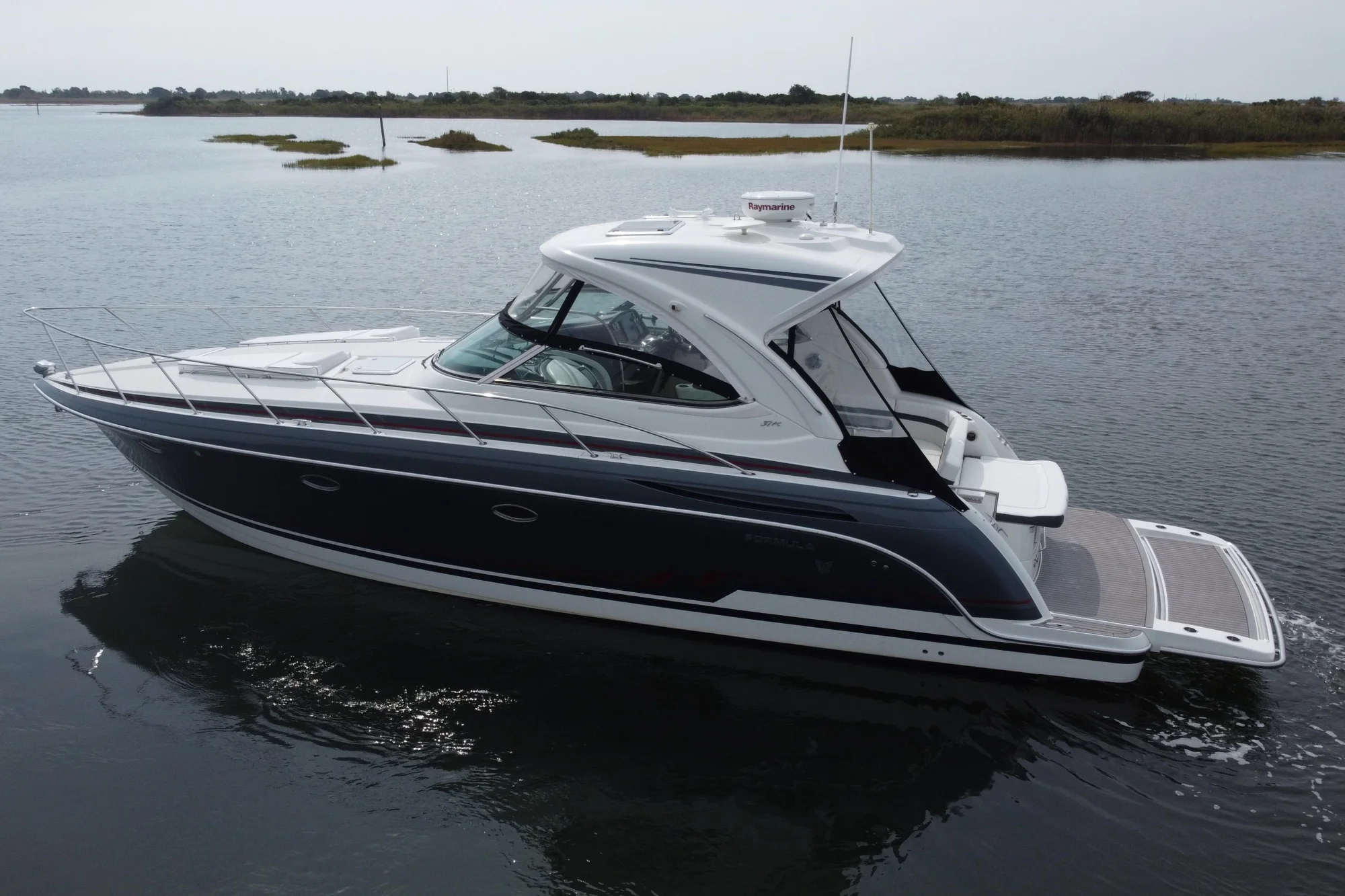 2017 Formula 37 Performance Cruiser - Image 2