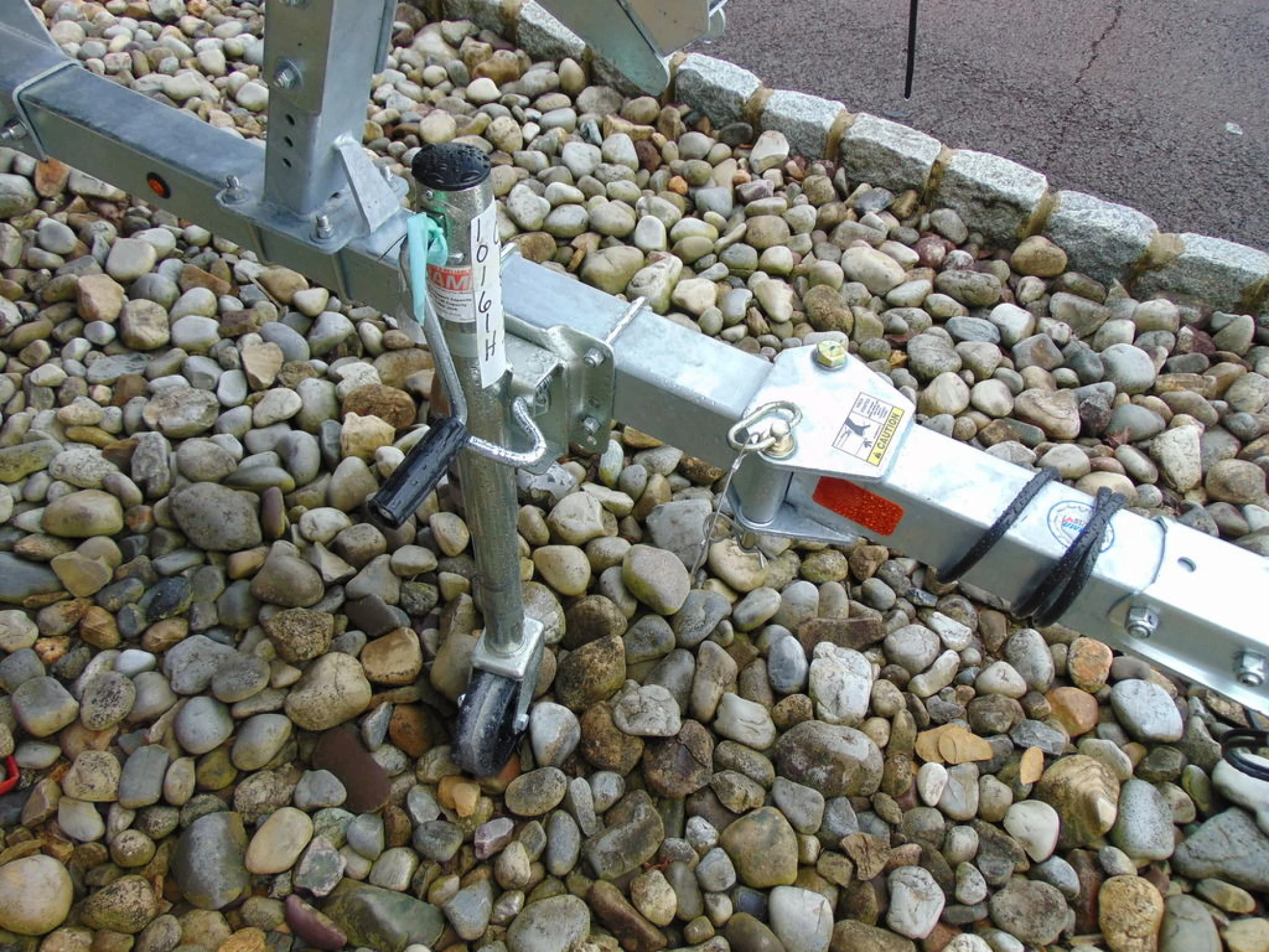 Crestliner 1860 Retriever Deluxe Tiller - Image 4