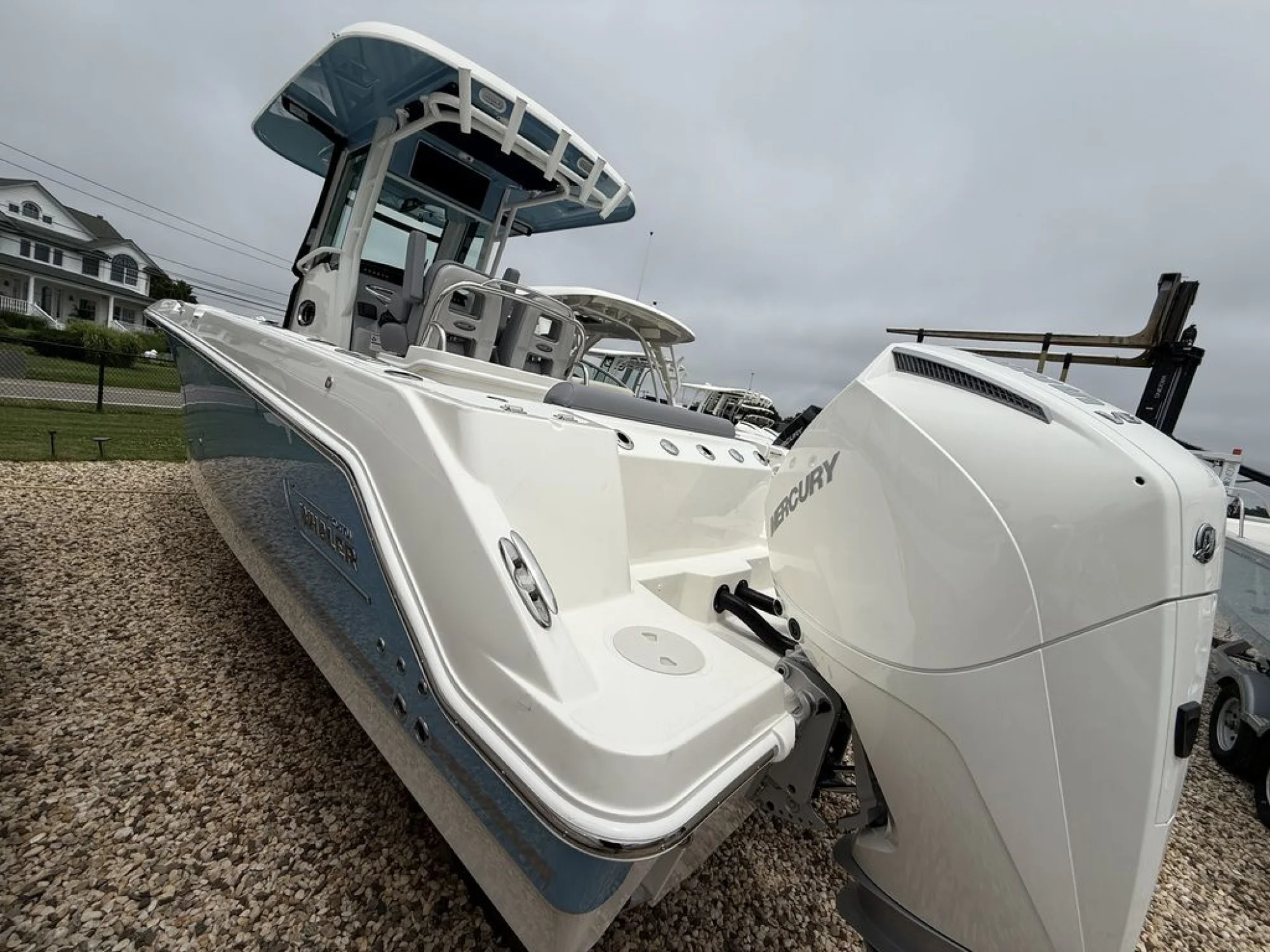 Boston Whaler 250 Outrage - Image 5