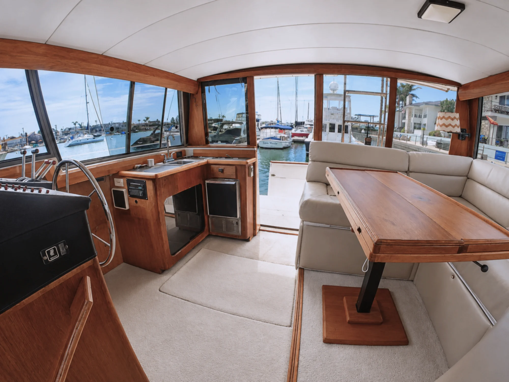 Bayliner 3888 Motoryacht - Image 3