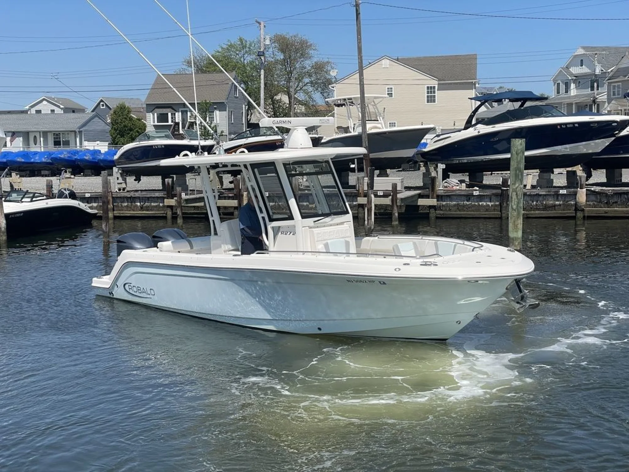 2020 Robalo R272 - Image 2