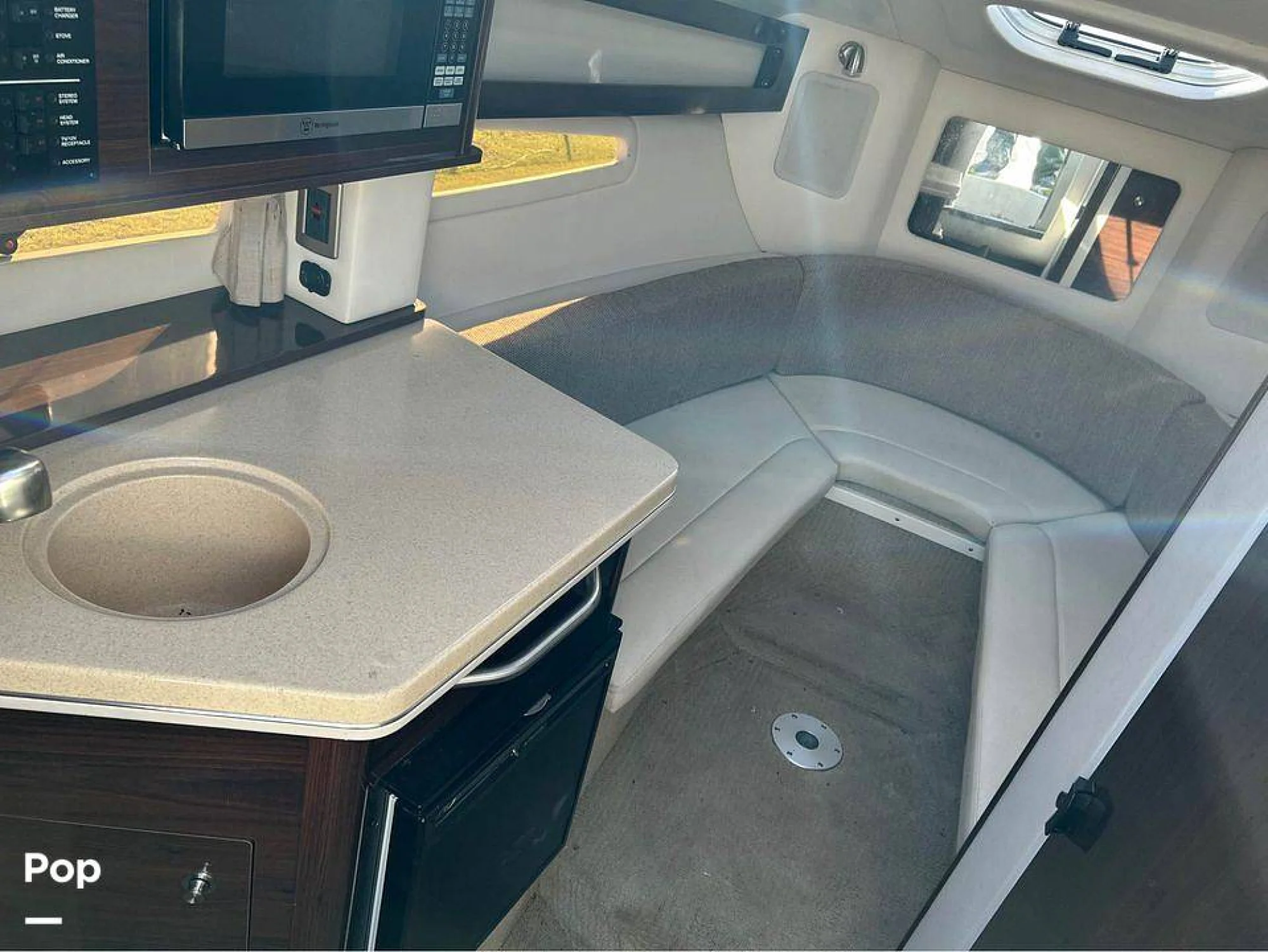 2015 Sea Ray 260 Sundancer - Image 4