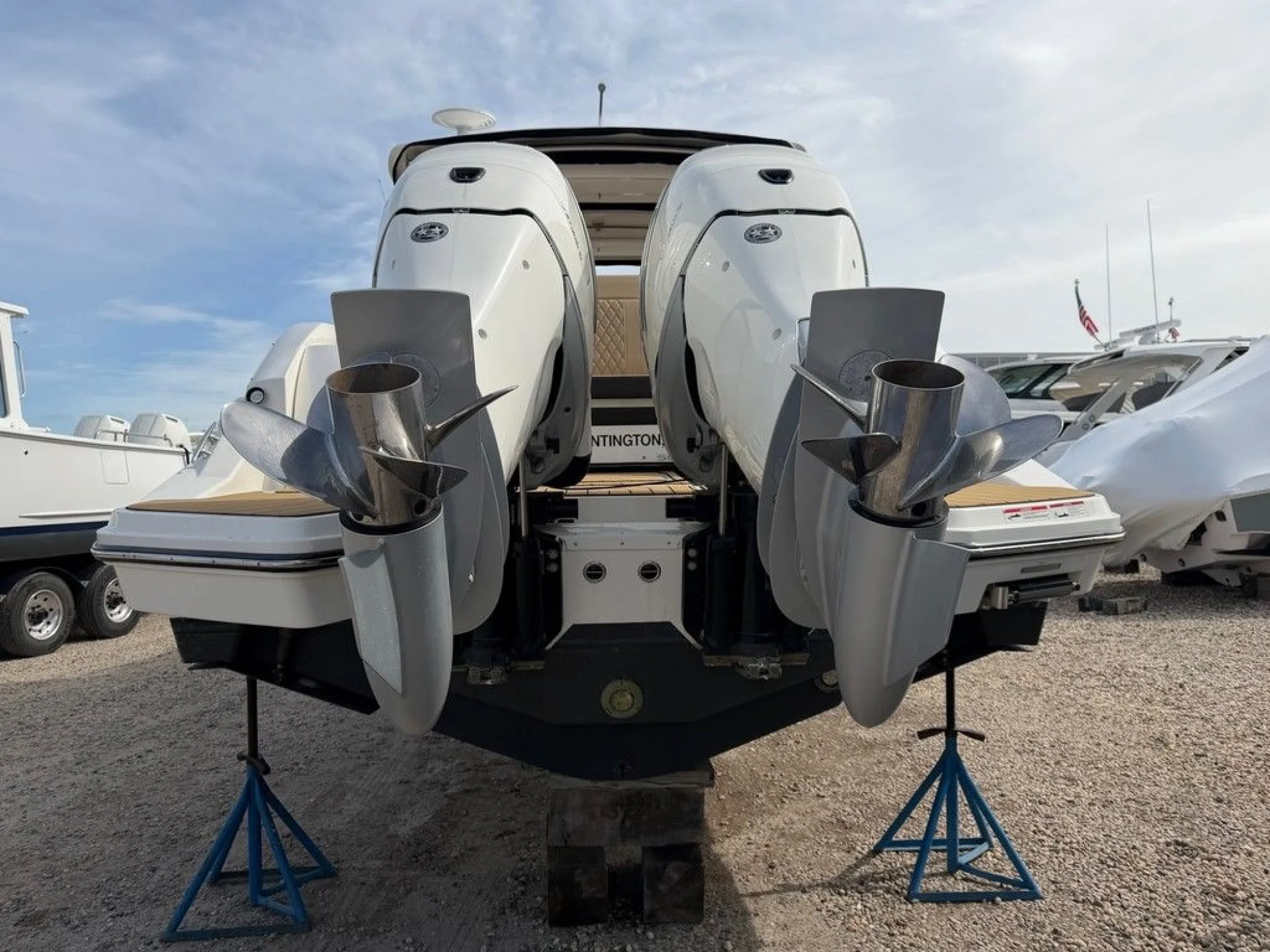 Sea Ray SLX 350 Outboard - Image 3