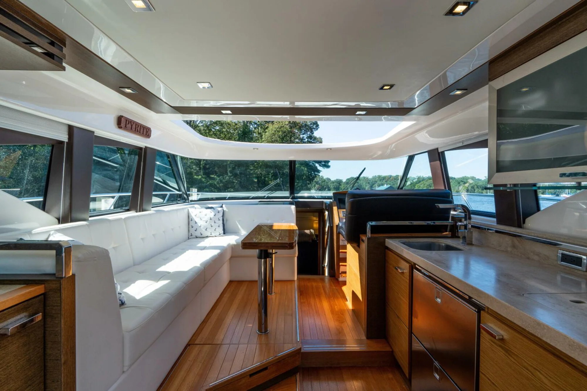 2015 Tiara Yachts 44 Coupe - Image 2