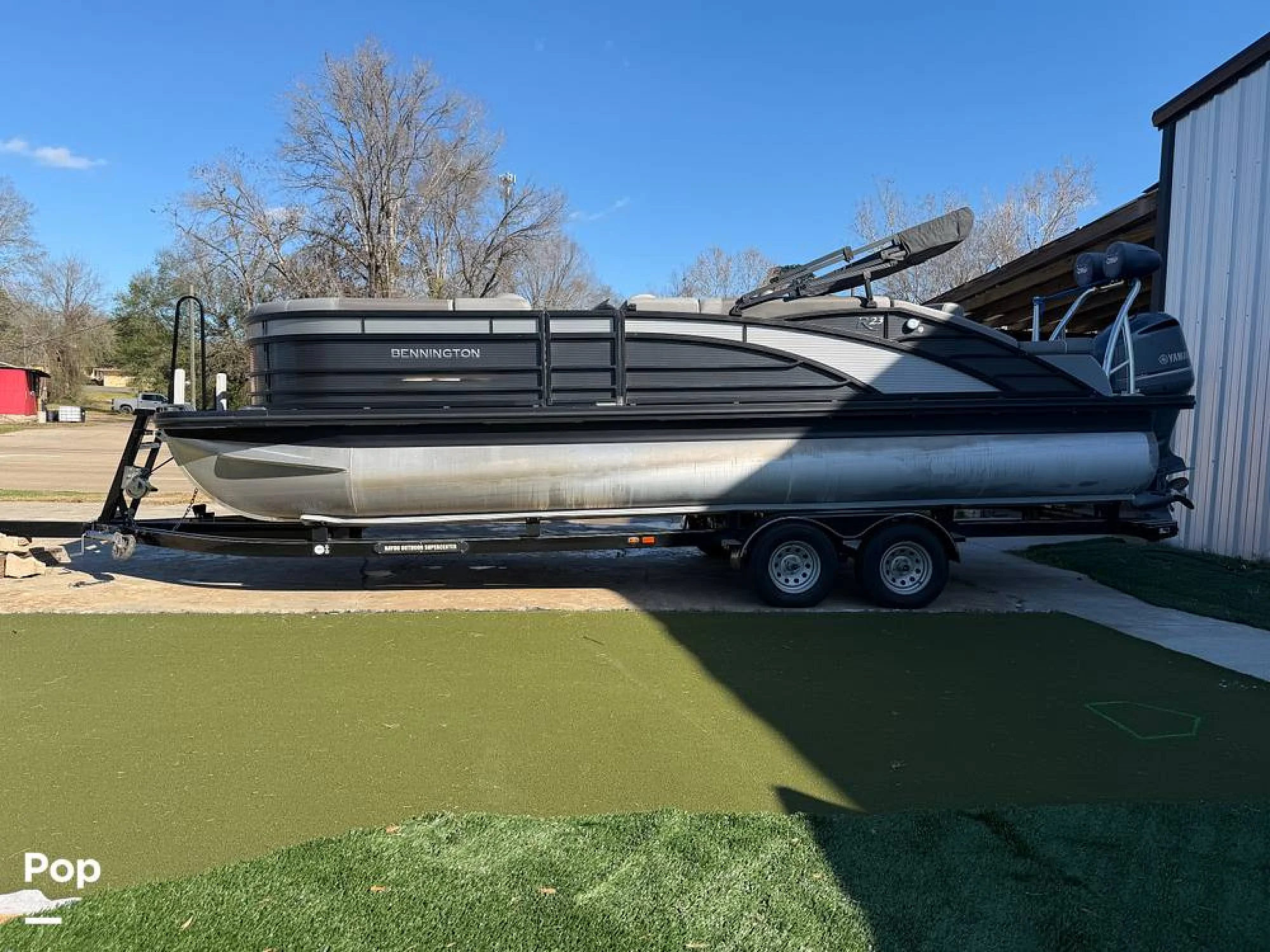 2021 Bennington R23 - Main Image