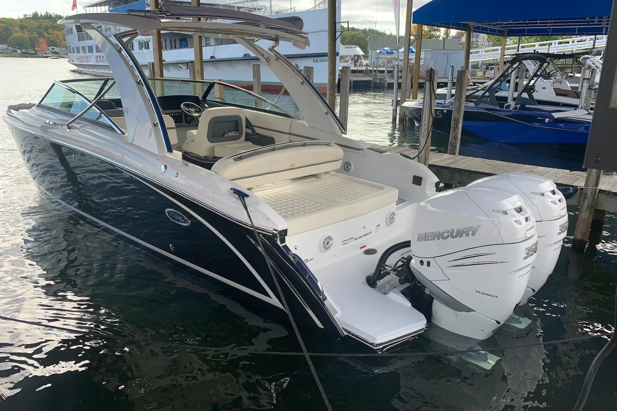2021 Cobalt 30SC Outboard - Main Image