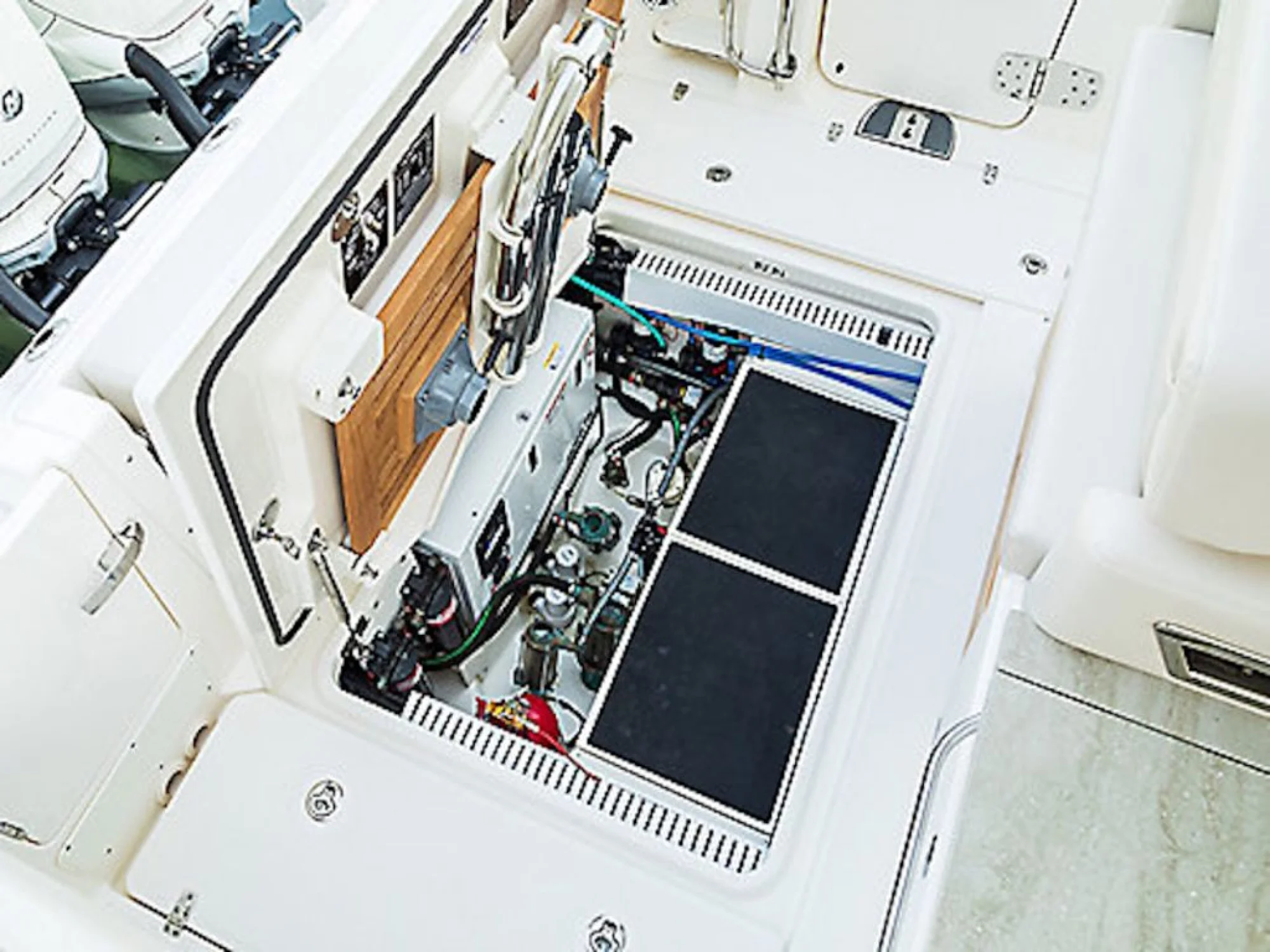 Boston Whaler 350 Realm - Image 4