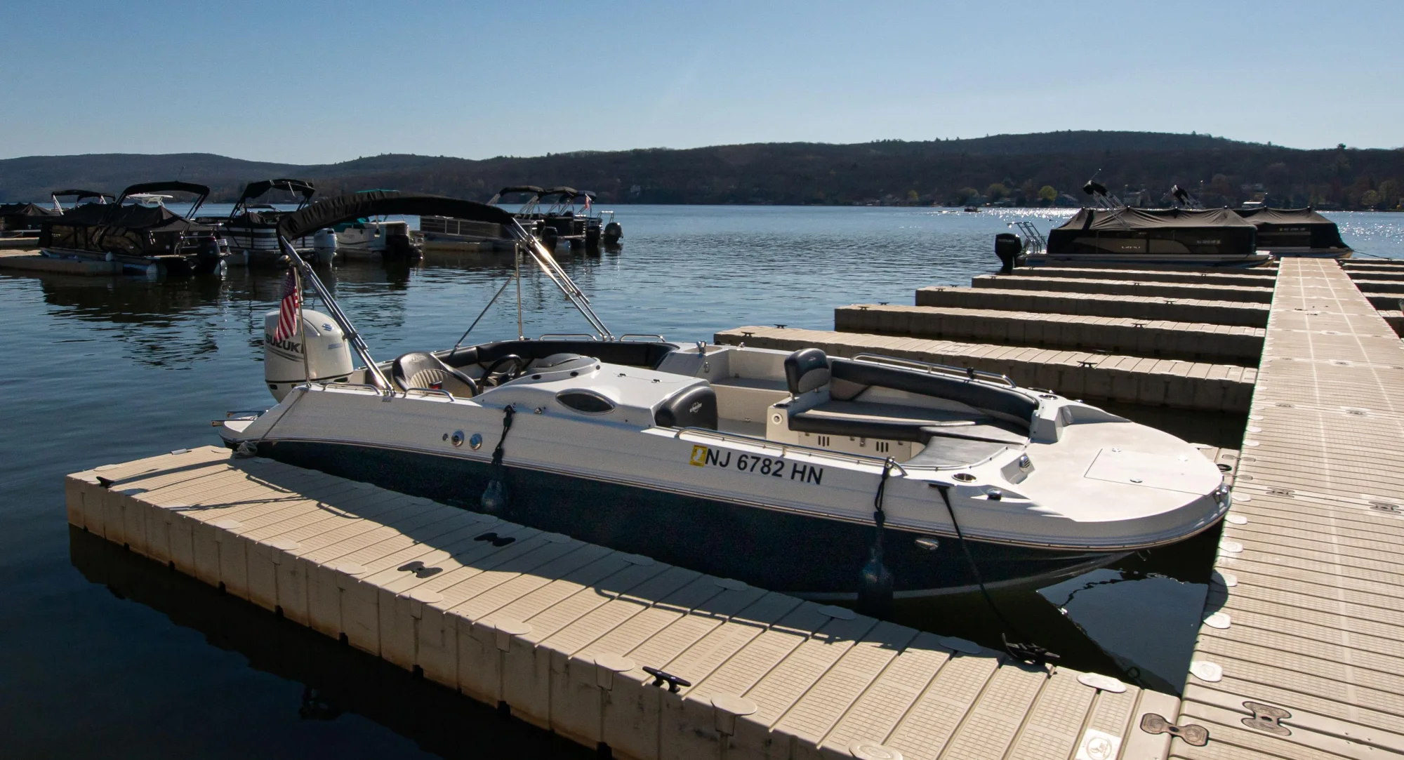 2019 Stingray 212 SC - Image 2