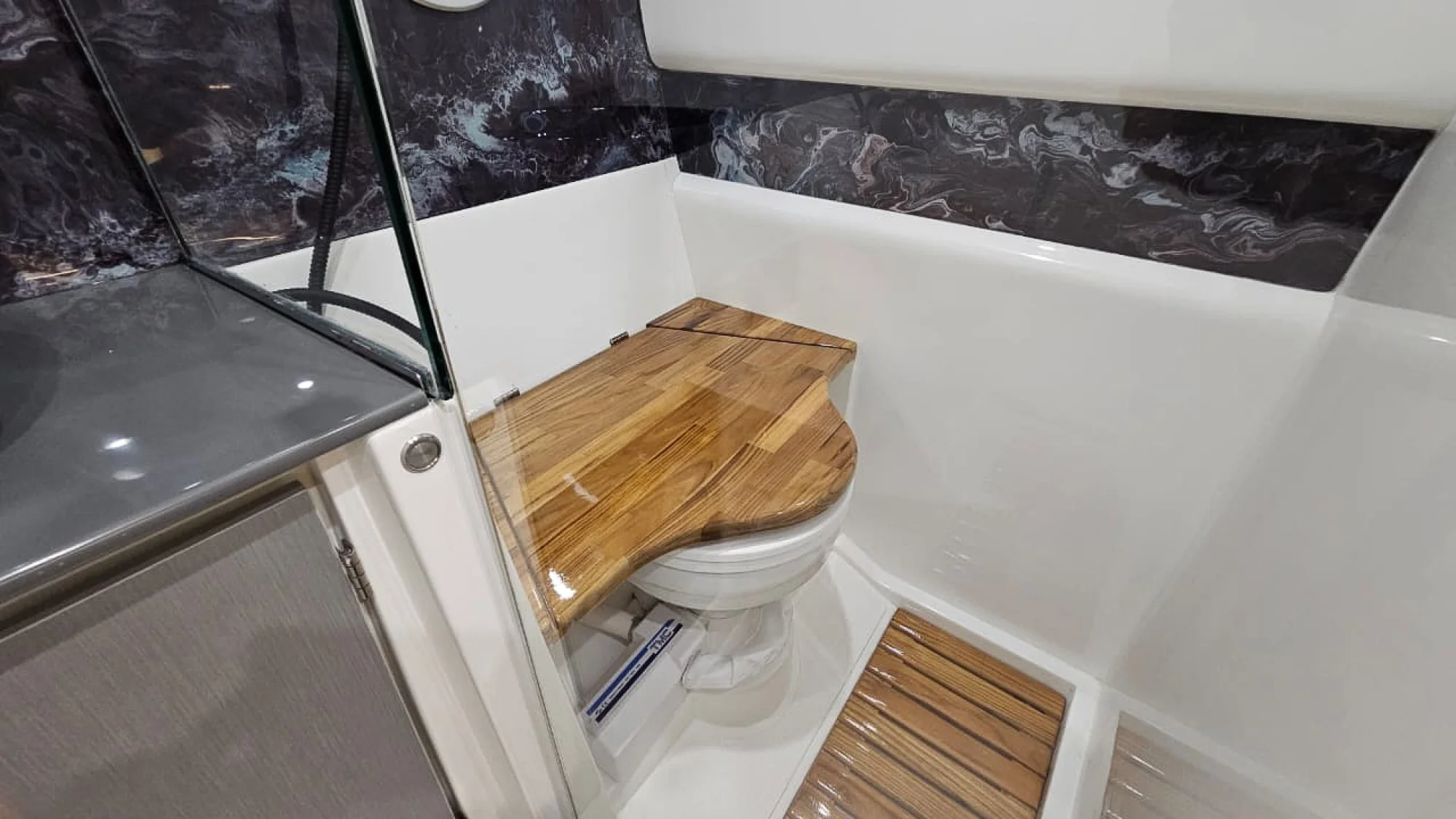 2027 Hanover 327 -Outboard - Image 5