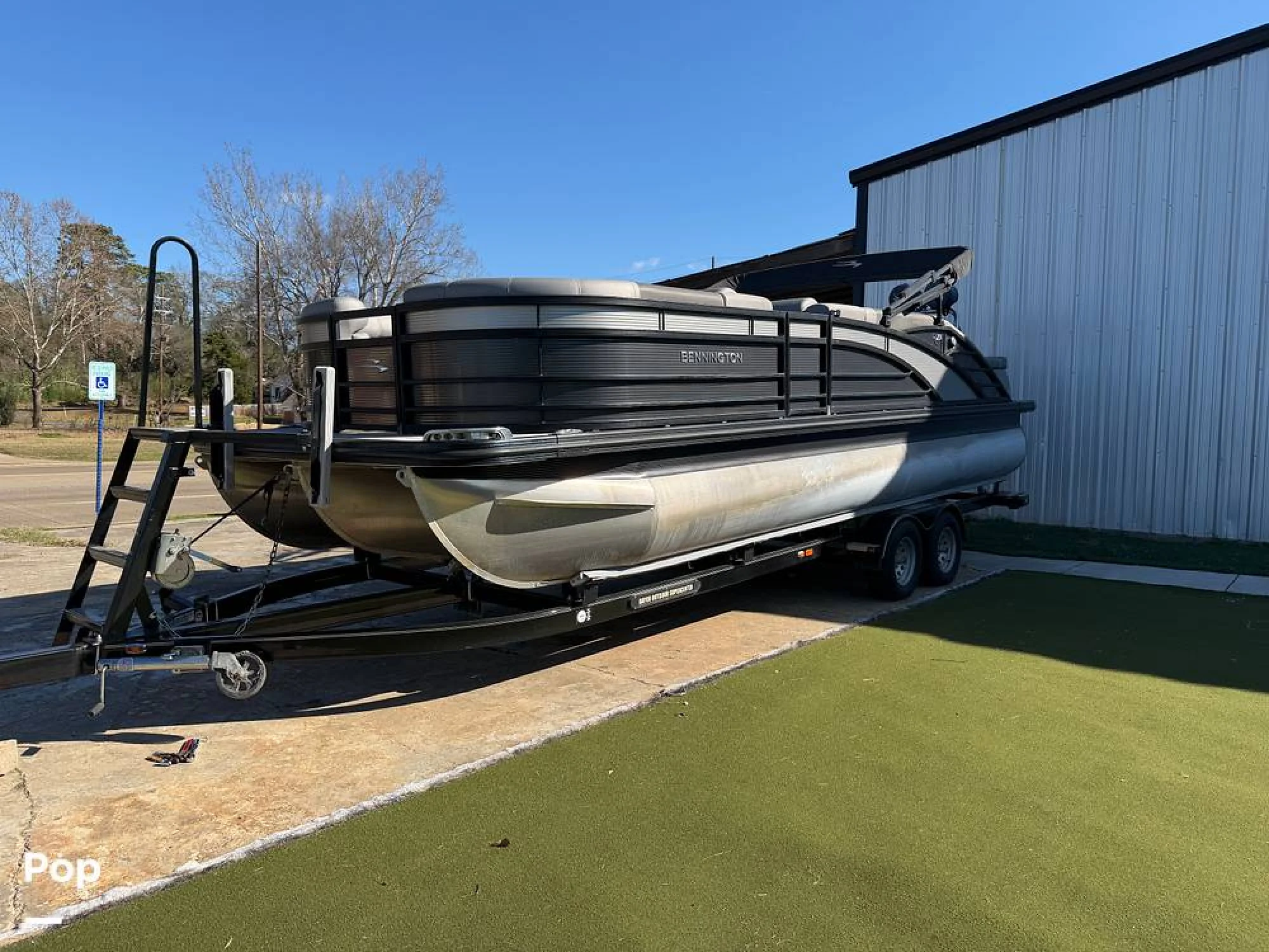 2021 Bennington R23 - Image 2