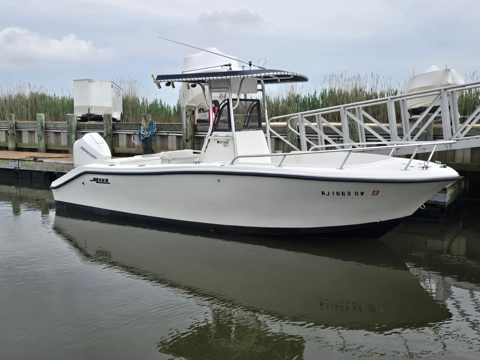 2004 23' Mako 232 Center Console | 23ft
