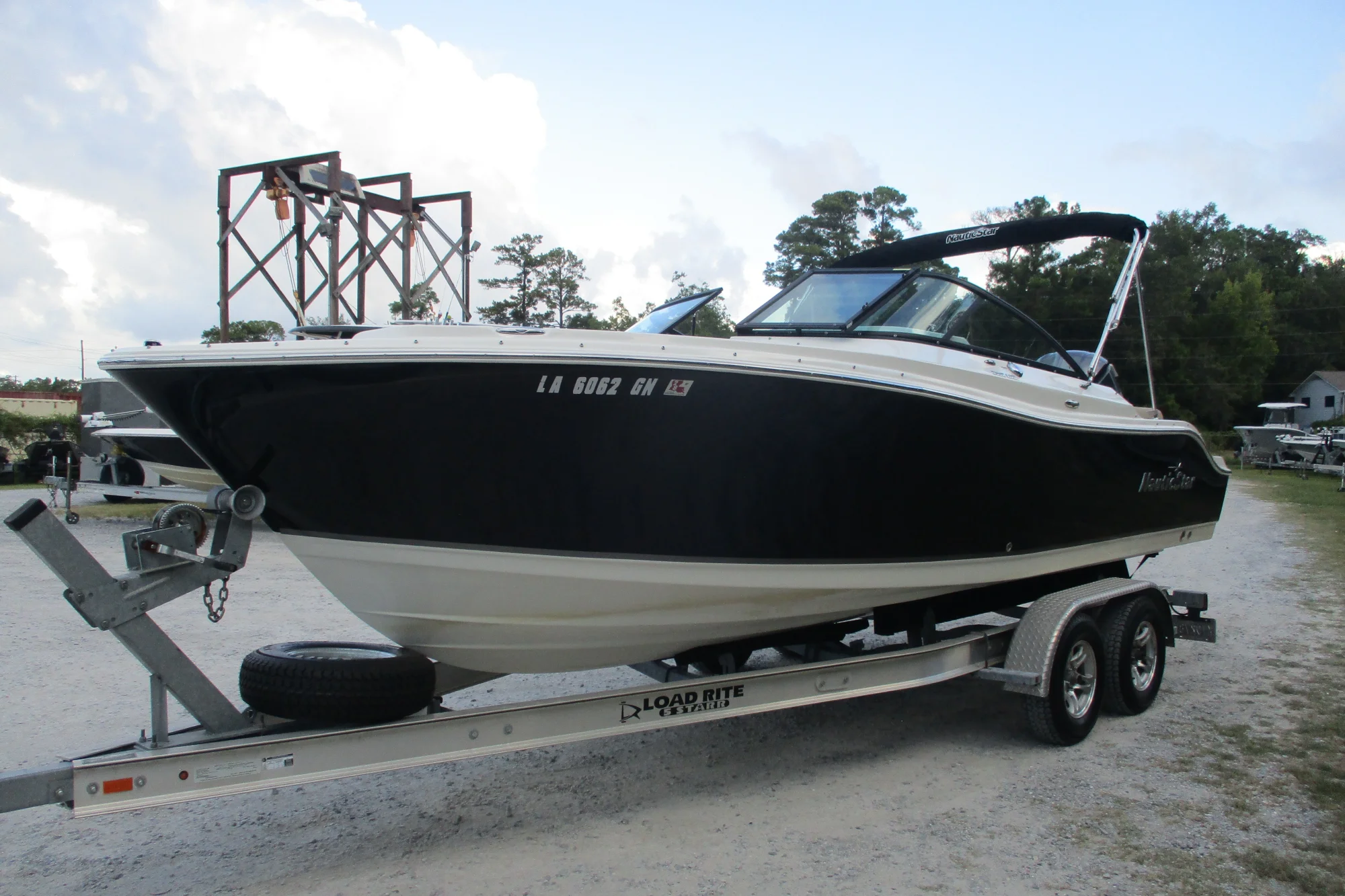 2020 NauticStar 2302 Legacy Dual Console - Image 4