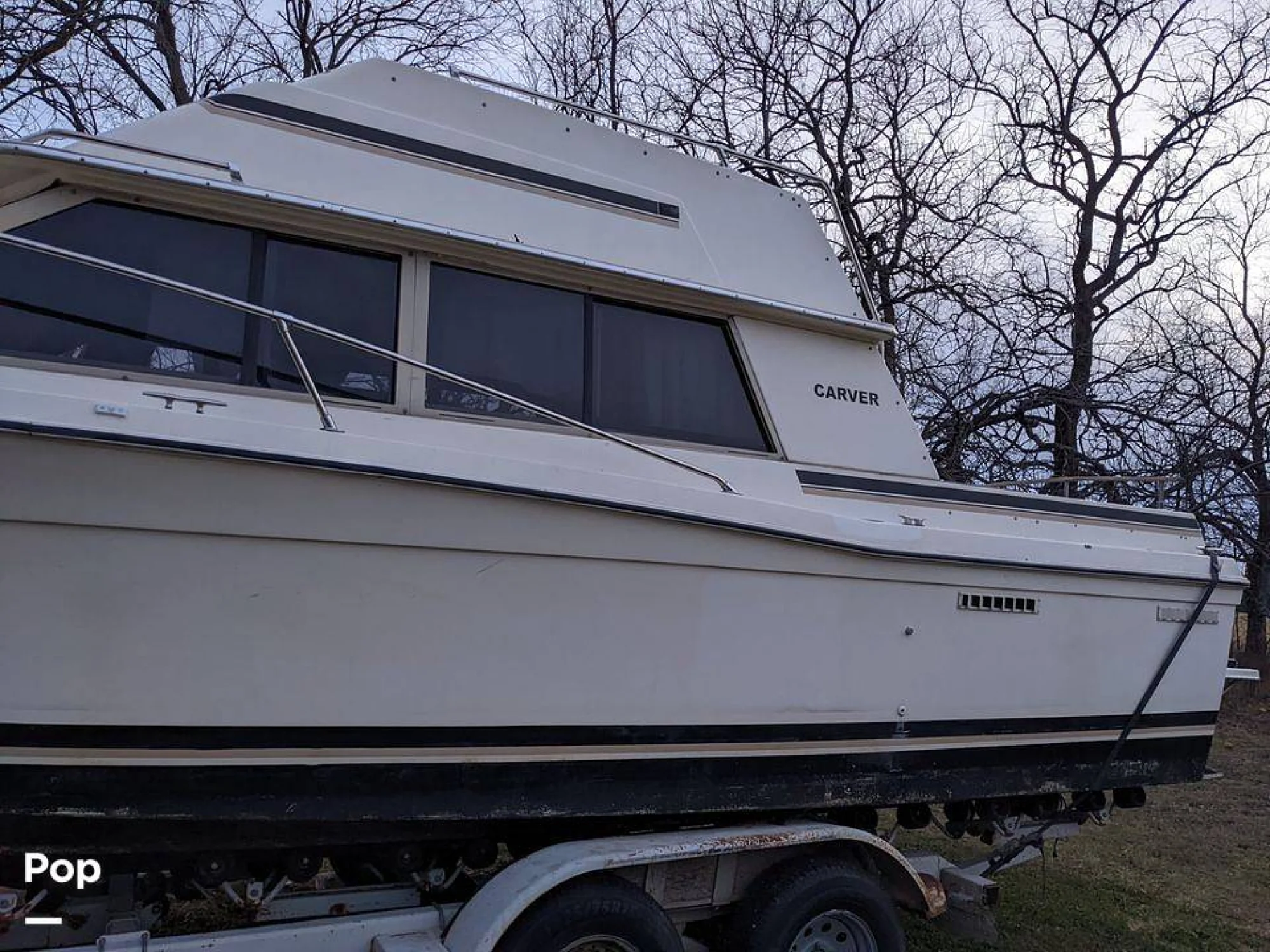 1982 Carver Santa Cruz 2667 Cabin Cruiser - Image 2