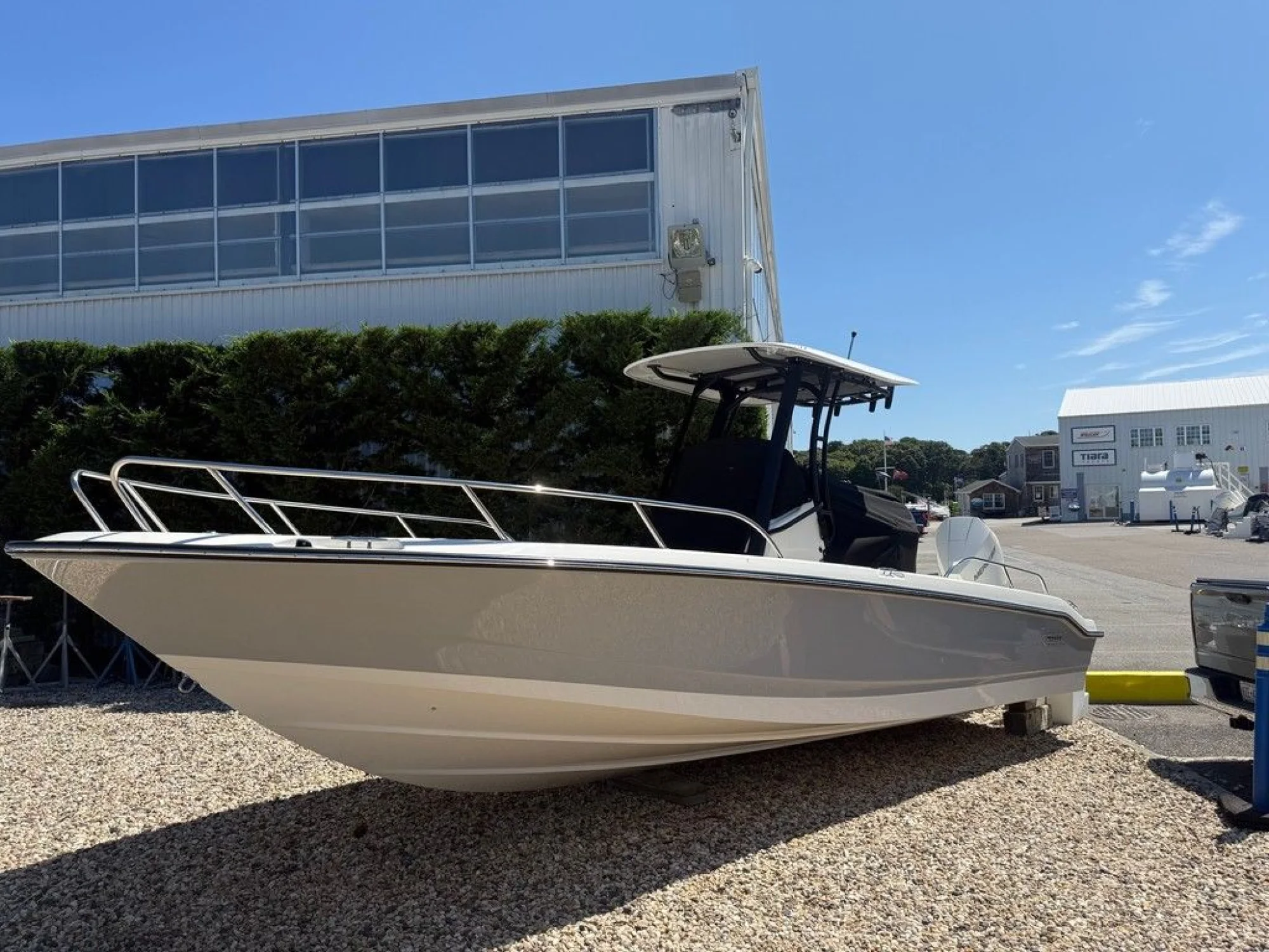Boston Whaler 250 Dauntless - Main Image