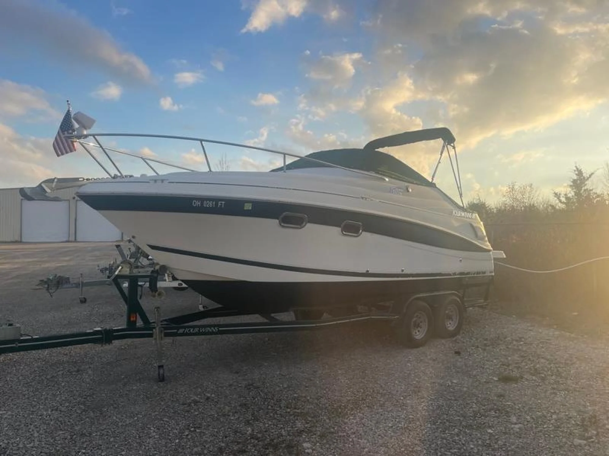 2005 Four Winns 248 Vista - Image 2