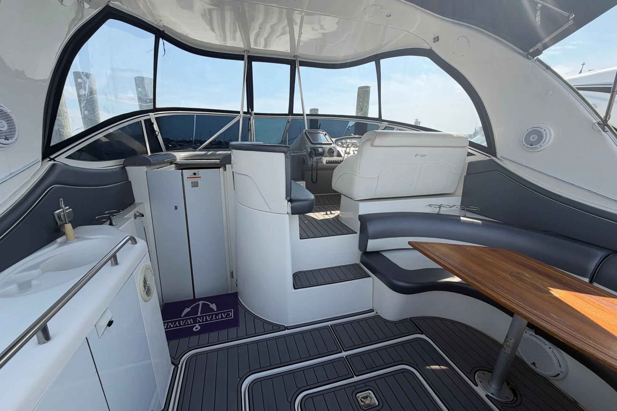 2007 Cruisers Yachts 370 Express - Image 4