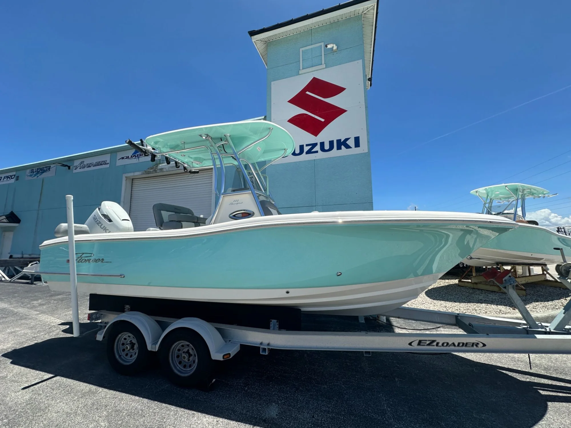 2027 Pioneer 222 Sportfish - Main Image