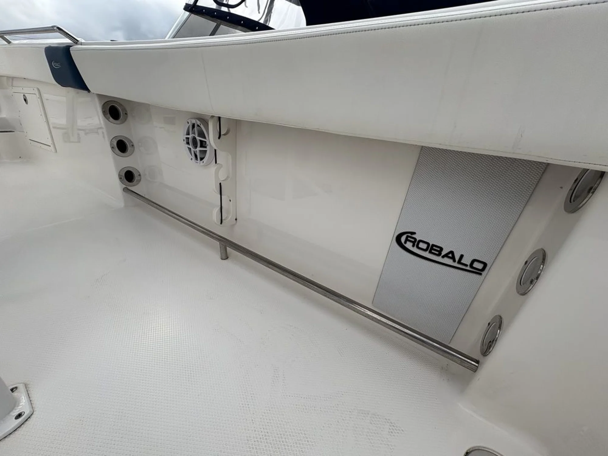 2022 Robalo R242EX - Image 4