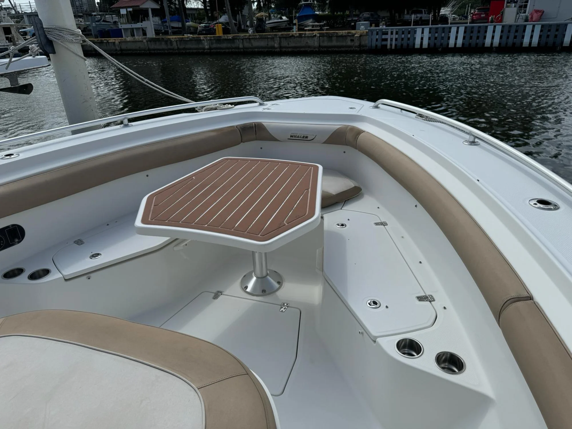 Boston Whaler 370 2010 - Image 3