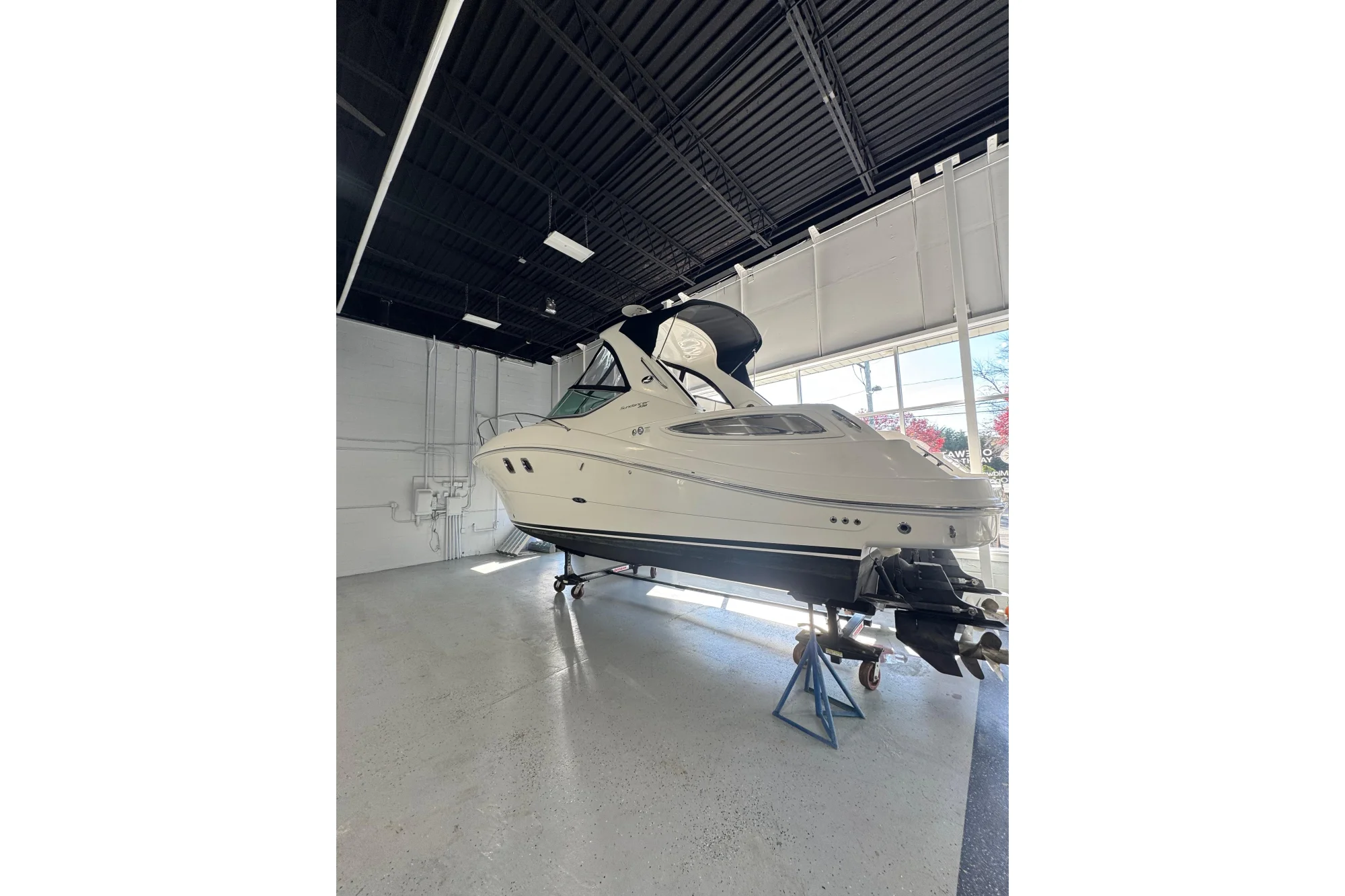 2014 Sea Ray Sundancer 330 - Image 3