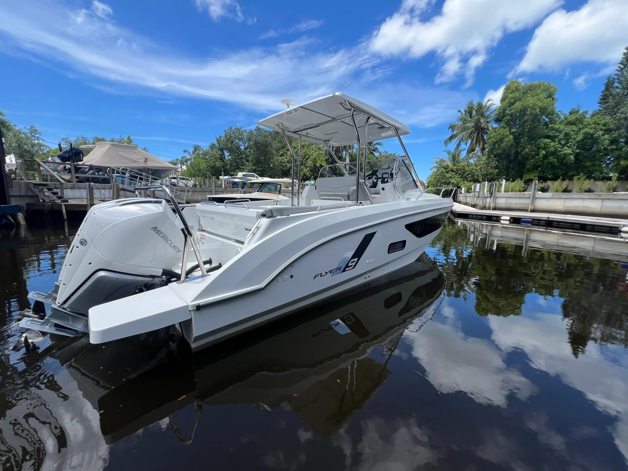 2025 Beneteau Flyer 9 SUNdeck - Image 3