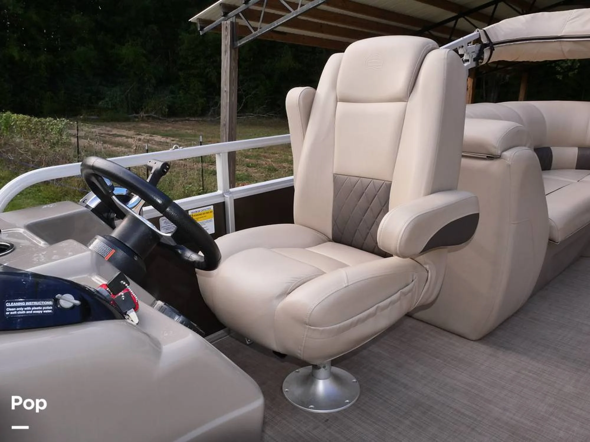 2020 Sun Tracker Party Barge 22 DLX - Image 4