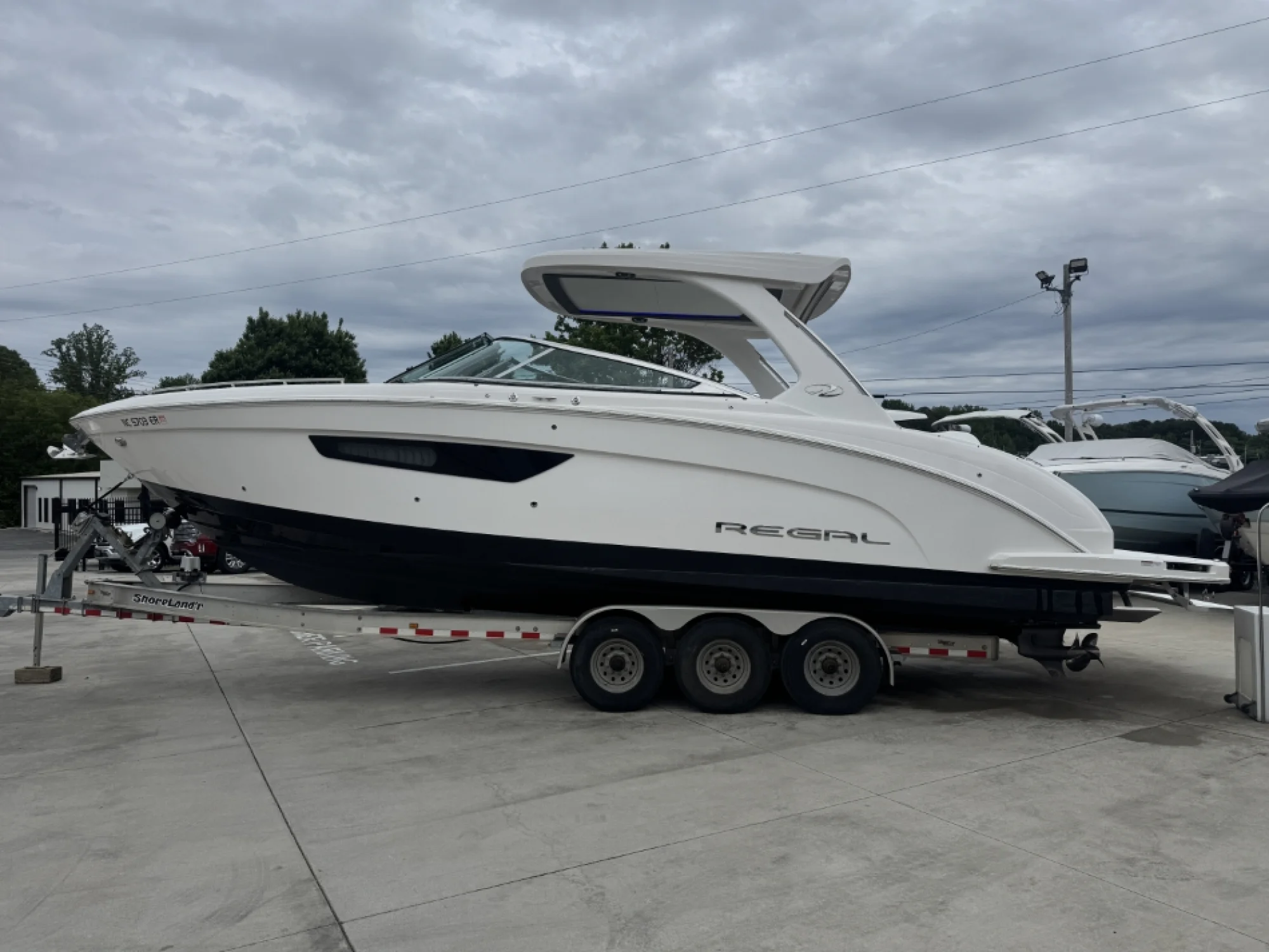 2020 Regal 3300 - Image 4