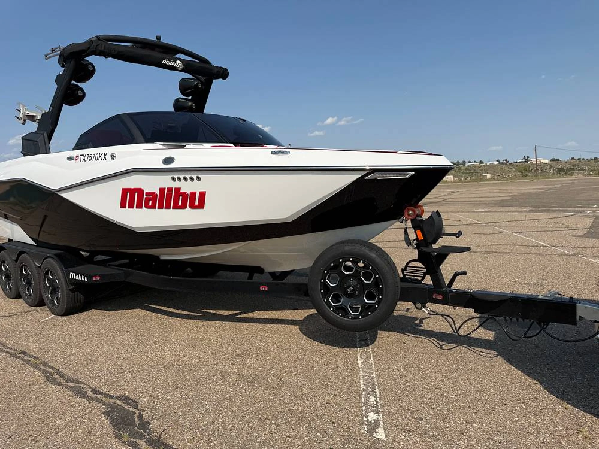 2023 Malibu Wakesetter 25 LSV - Image 3