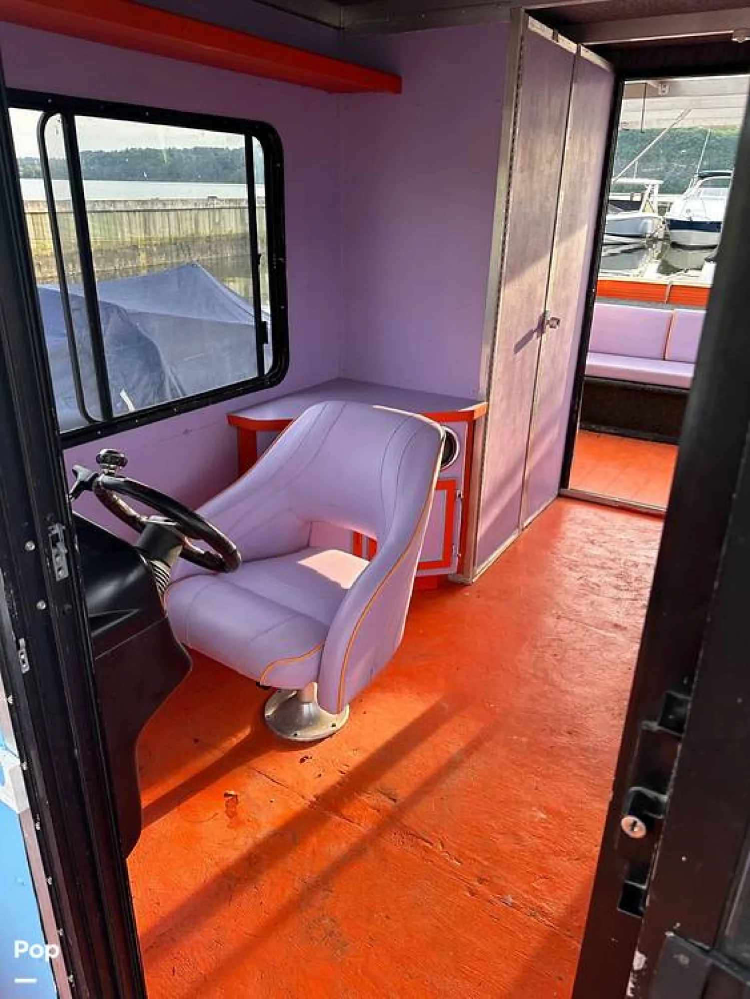 2005 Sun Tracker Party Cruiser 32 - Image 2