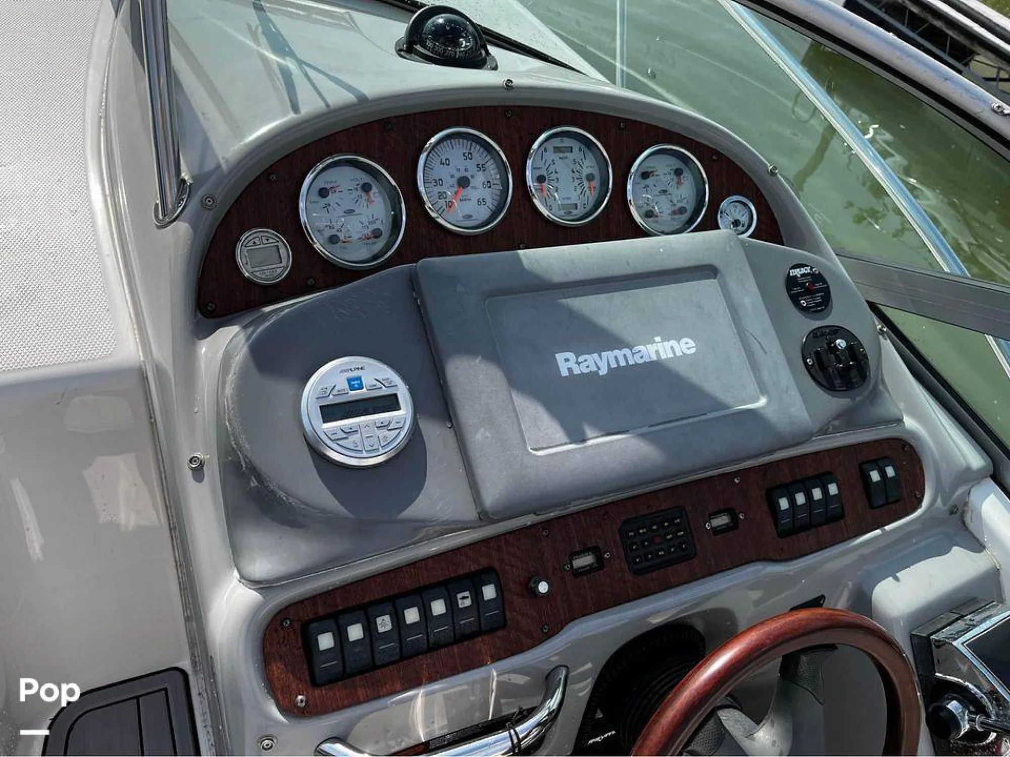 2004 Chaparral 290 Signature - Image 4