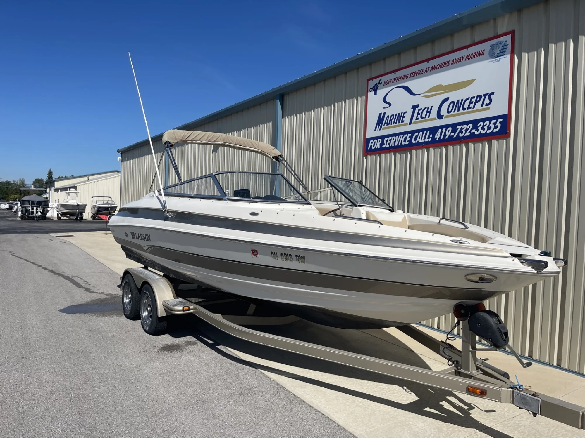 2005 Larson LXi 228 - Image 2
