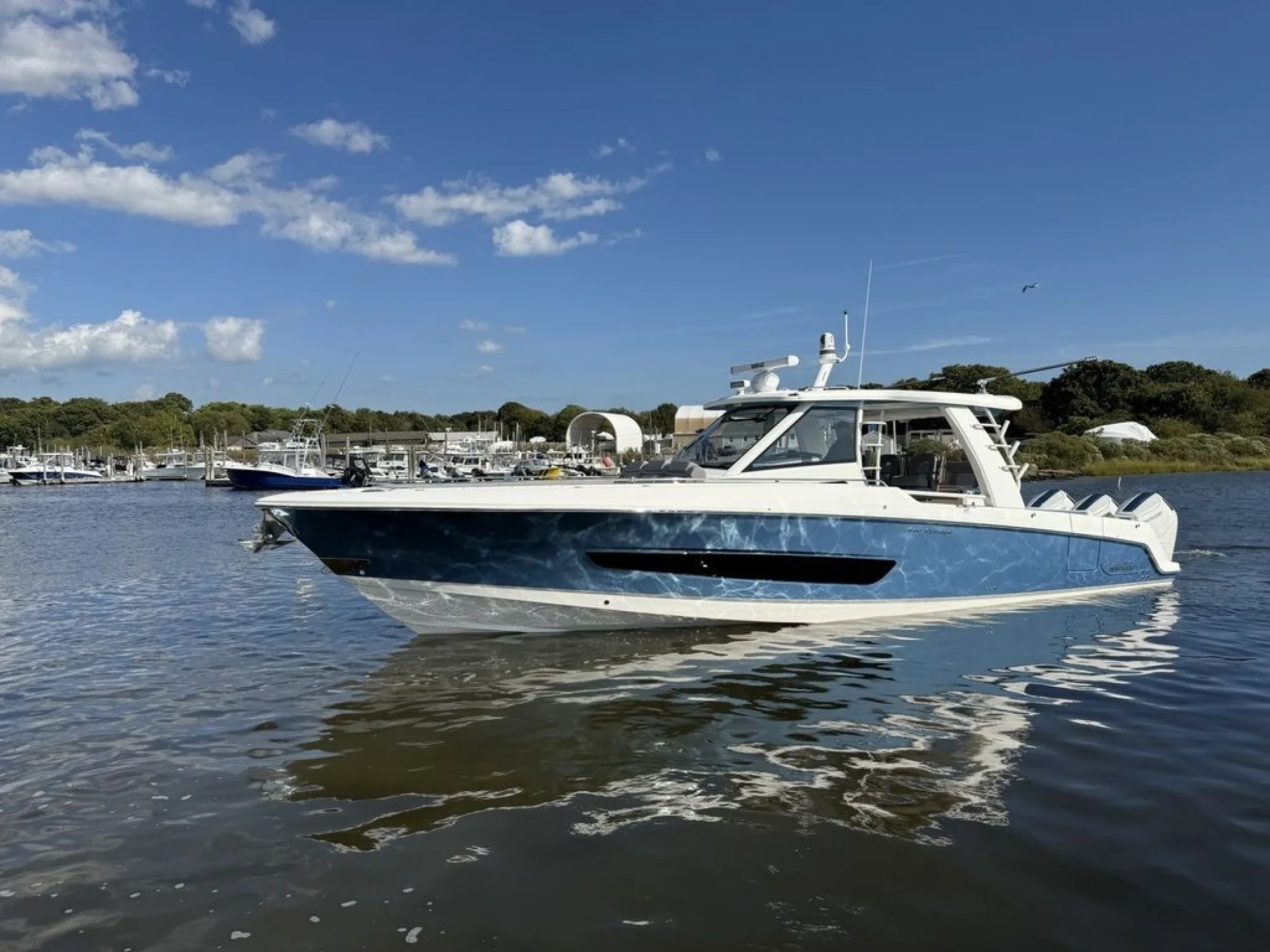Boston Whaler 420 Outrage - Image 3