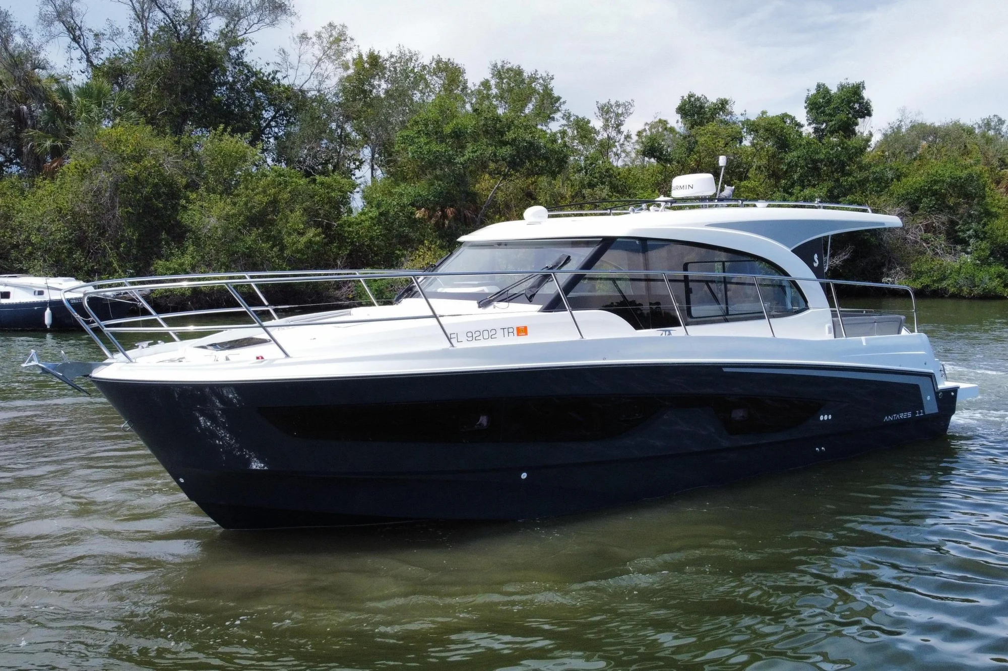 2024 Beneteau Antares 11 - Image 4