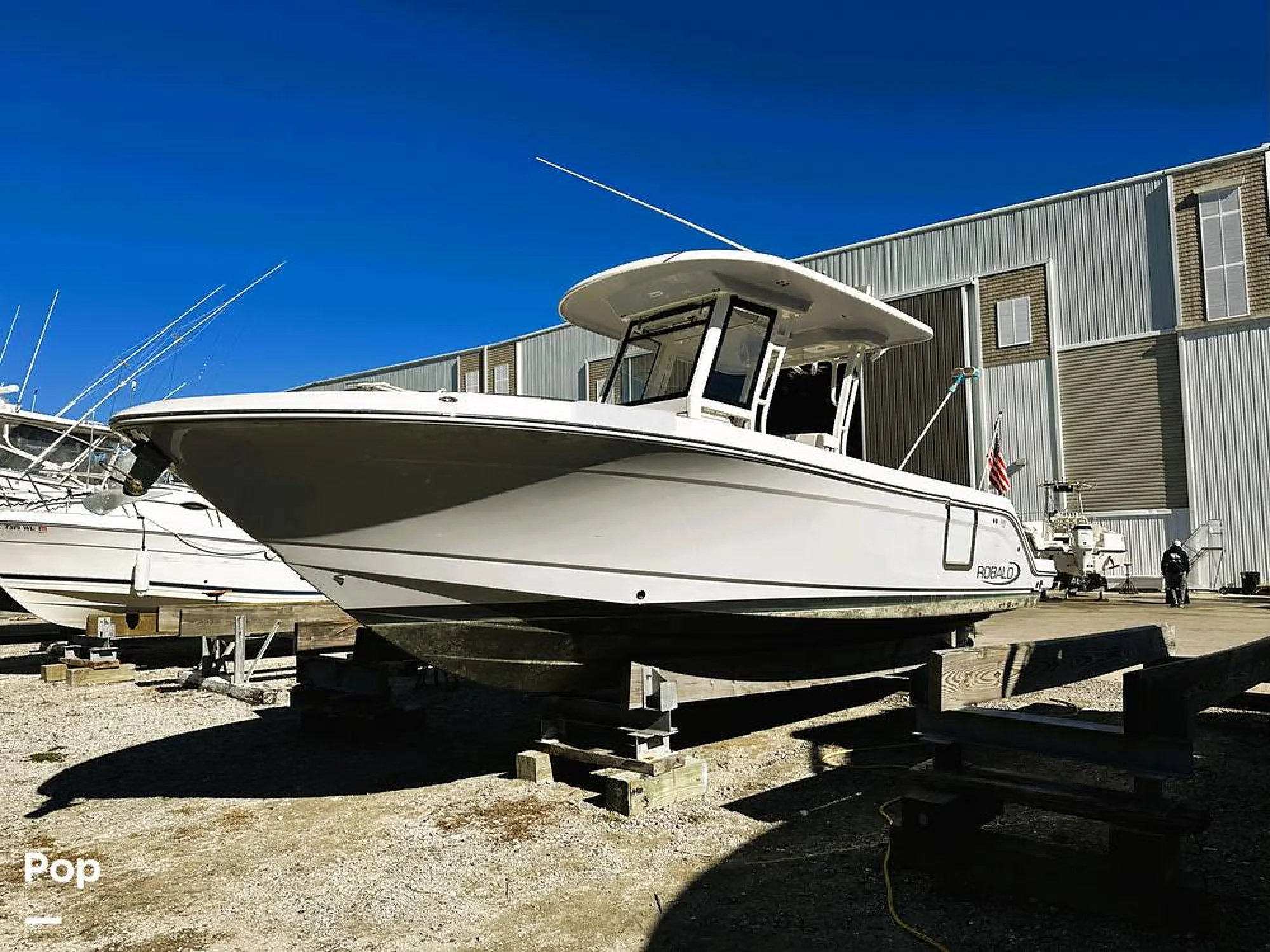 2021 Robalo R272 - Image 4