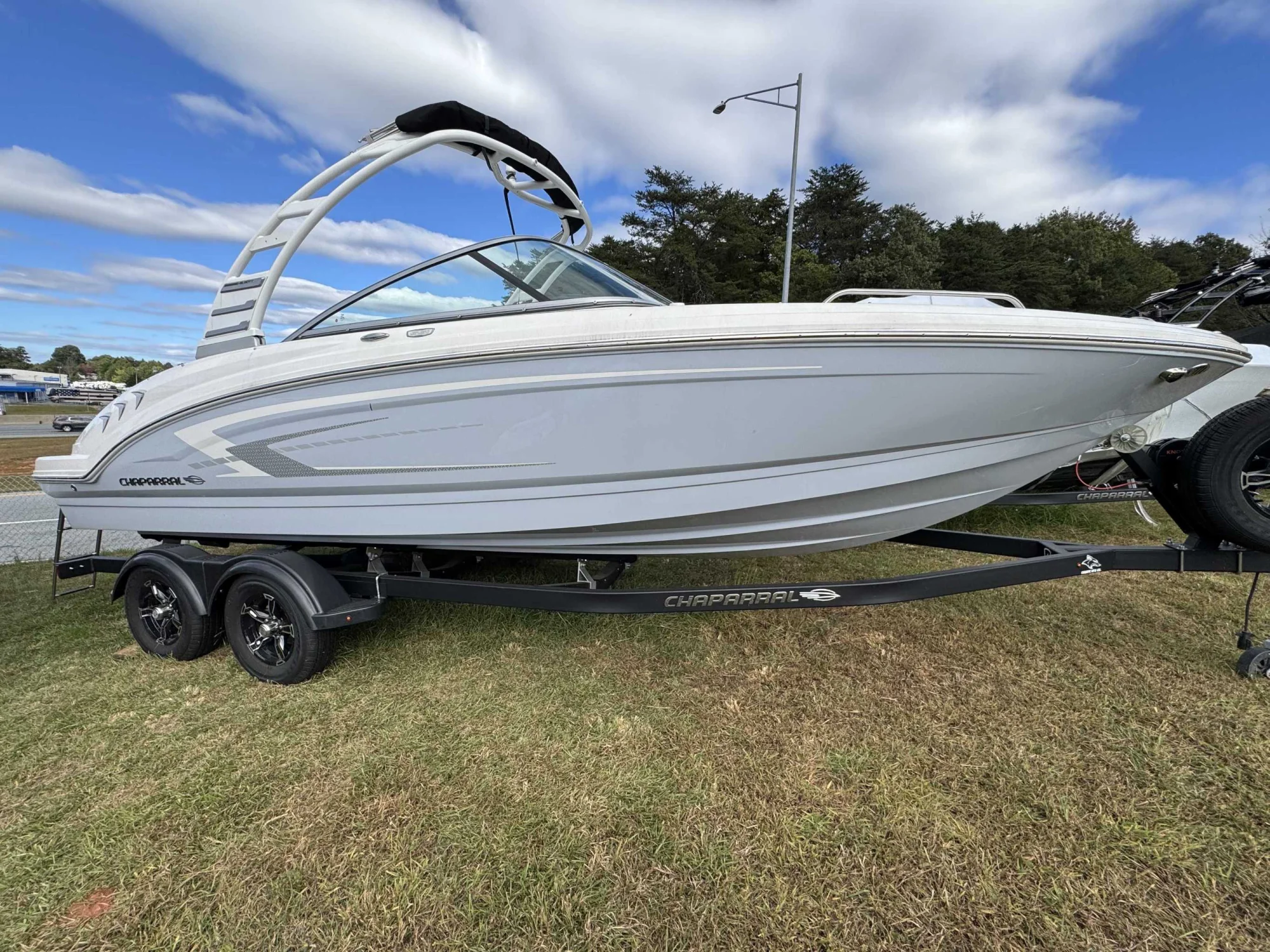 2025 Chaparral 23 Ssi - Main Image