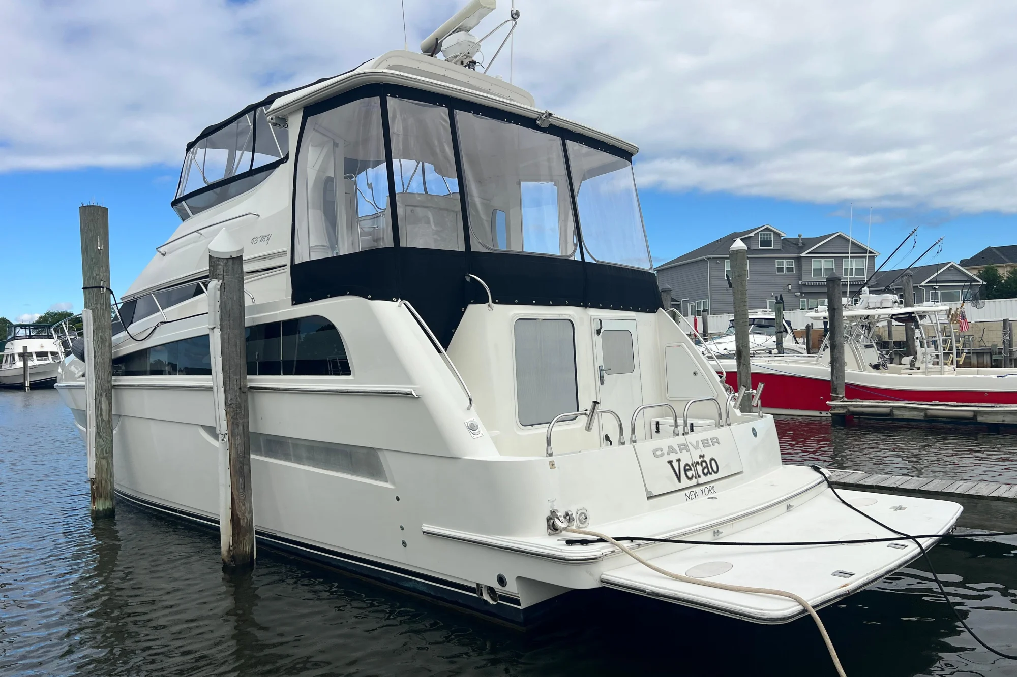 2006 Carver 43 Motor Yacht - Image 3