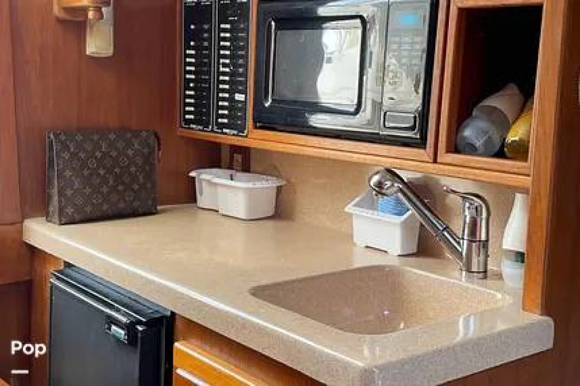 2003 Albemarle 268 Express Fisherman - Image 4