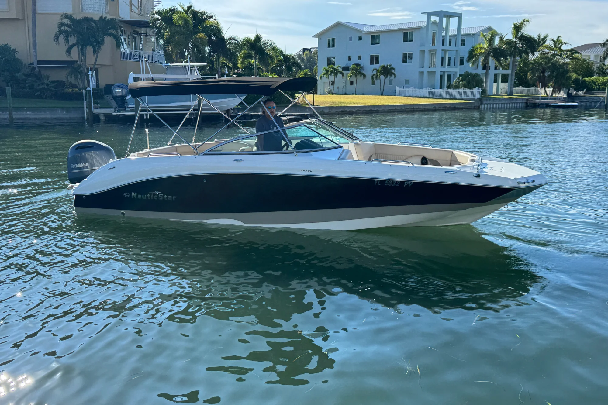 2014 NauticStar 243 DC - Image 2