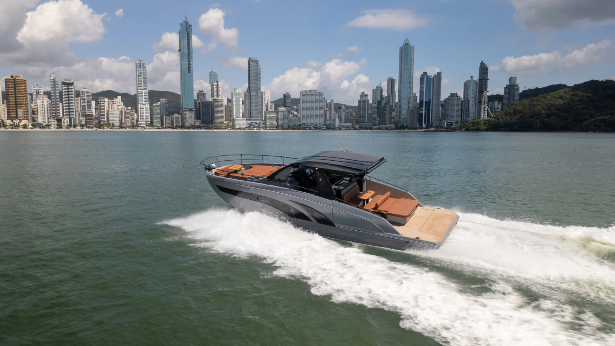 2027  Hanover 447 -Inboard - Image 4