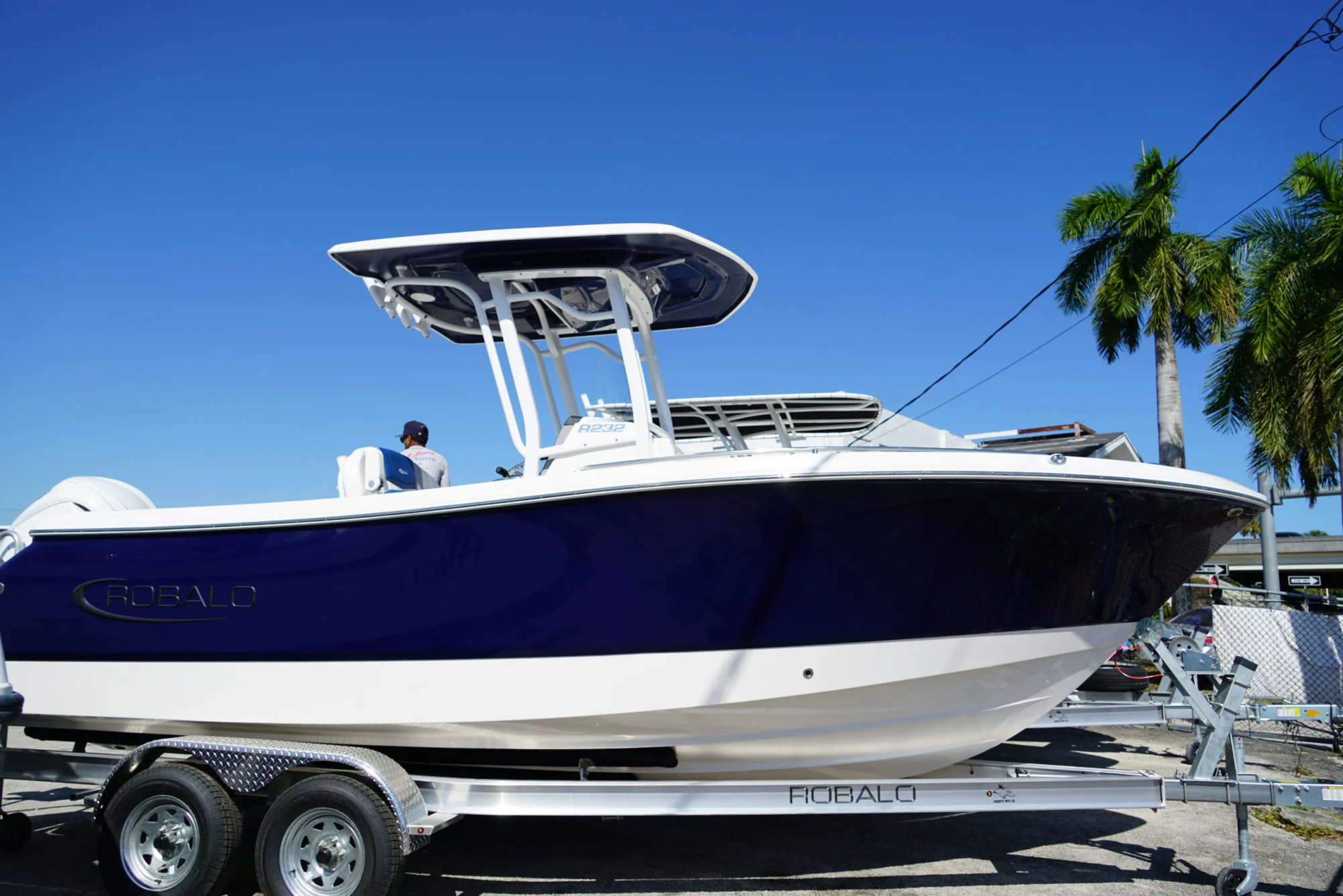 2025 ROBALO R232 EX - Image 3