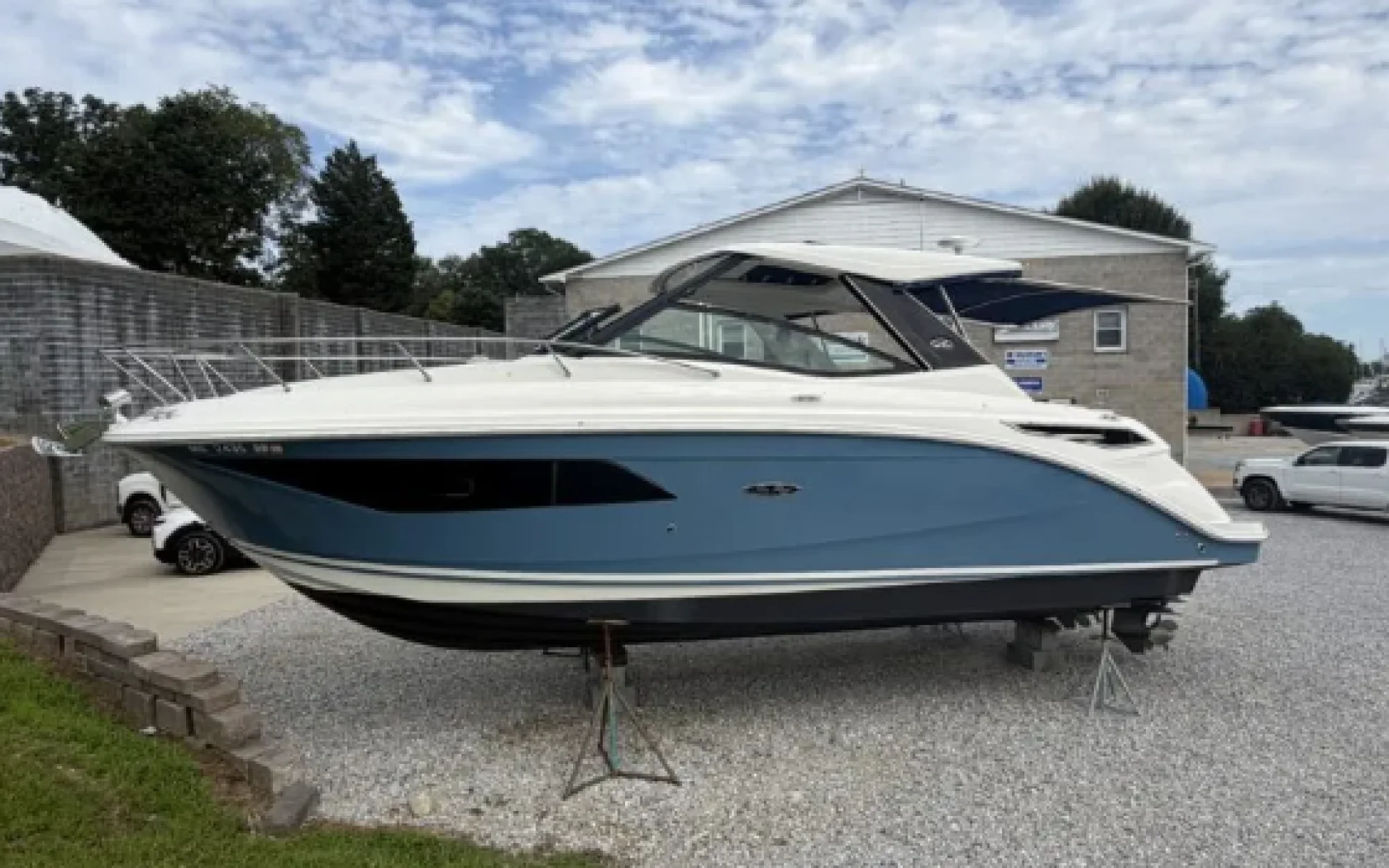 2021 Sea Ray Sundancer 320 - Main Image